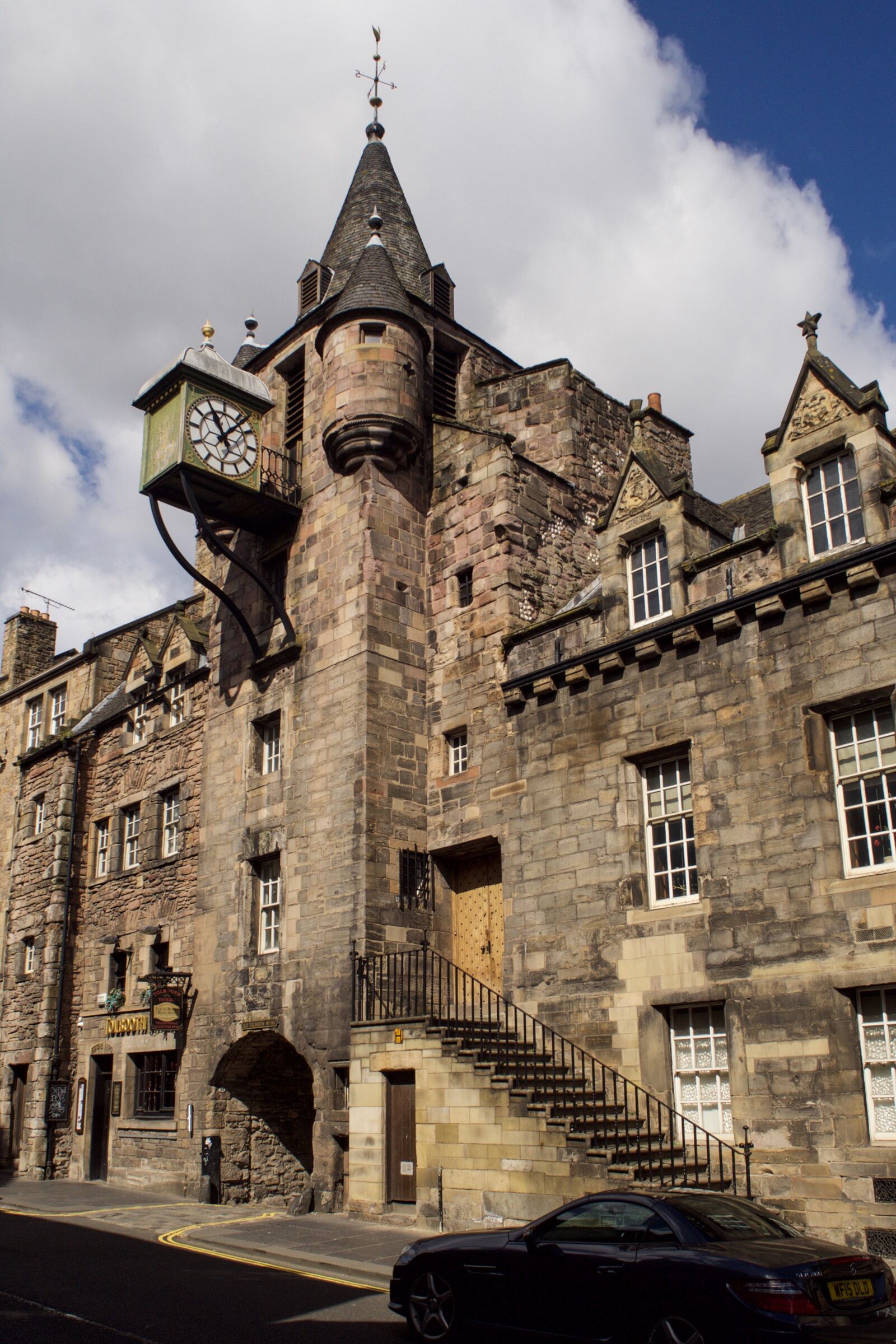 Olympus OM-D E-M10 sample photo. Tollgate, canongate, royal mile photography