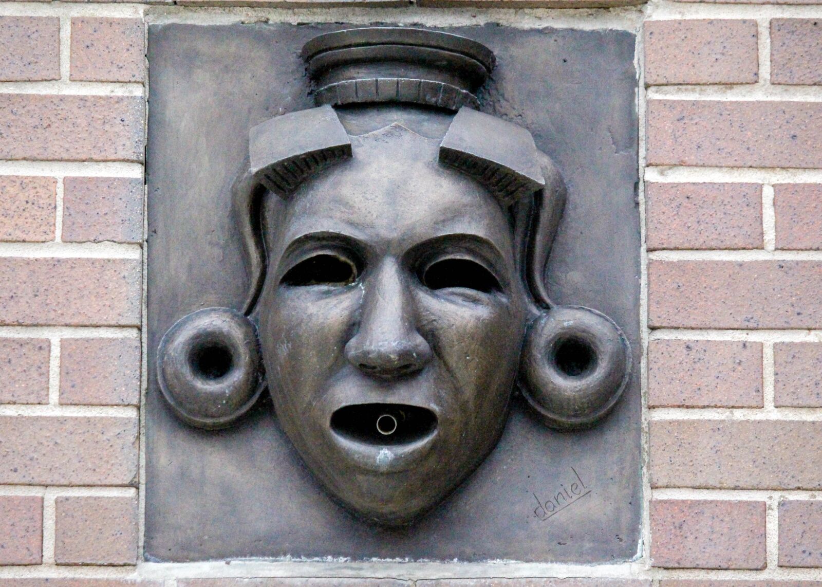 Canon EOS 700D (EOS Rebel T5i / EOS Kiss X7i) sample photo. Metal, wall, brick photography