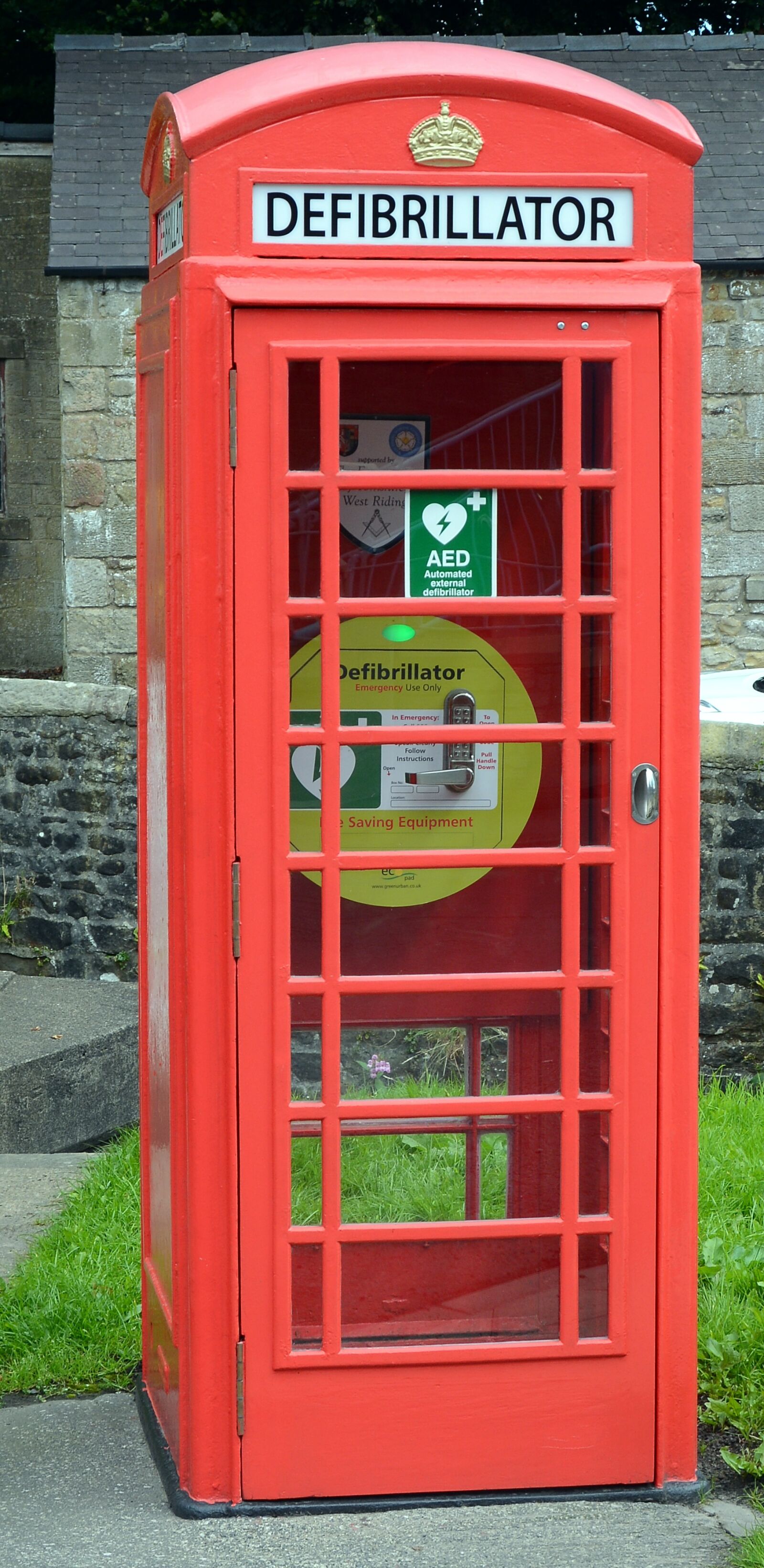Nikon D7100 sample photo. Defibrillator, telephone, outdoors photography