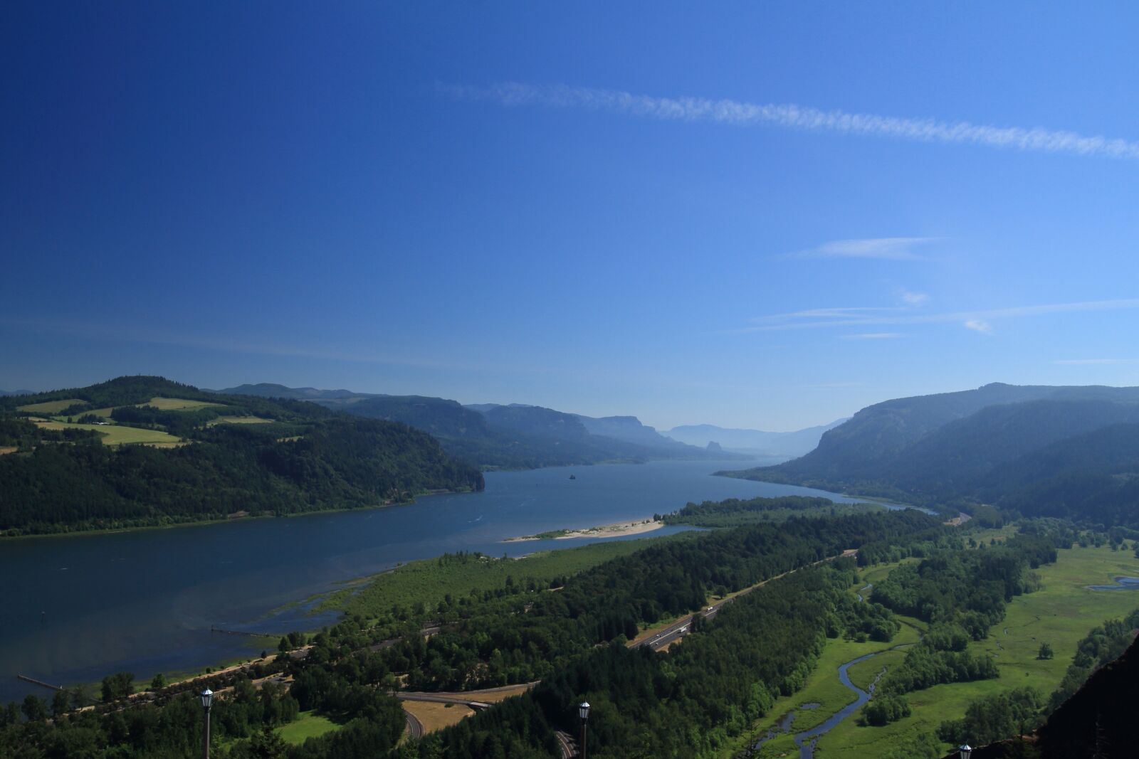 Canon EOS 650D (EOS Rebel T4i / EOS Kiss X6i) + Canon EF-S 10-18mm F4.5–5.6 IS STM sample photo. Columbia river, gorge, oregon photography