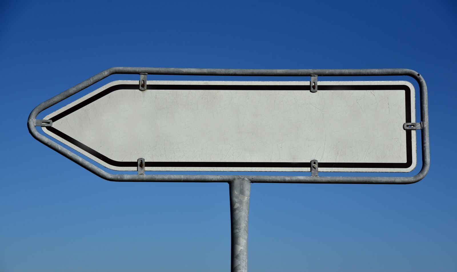 Nikon D750 sample photo. Shield, sign, arrow photography