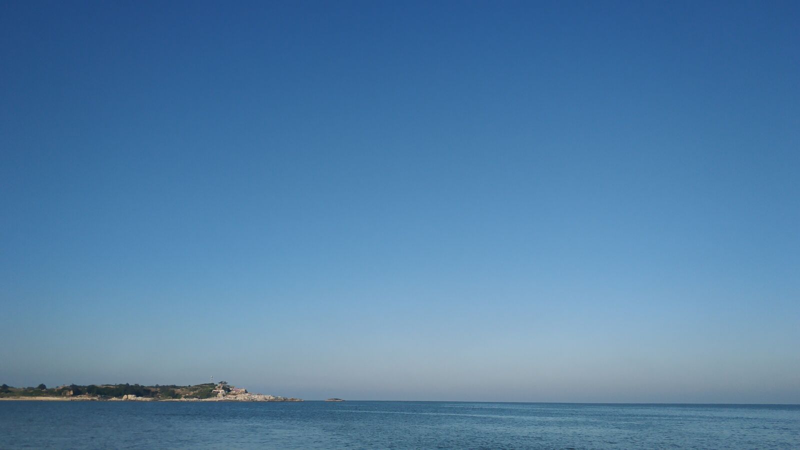 Xiaomi Mi Note 3 sample photo. Ocean, reef, blue sky photography