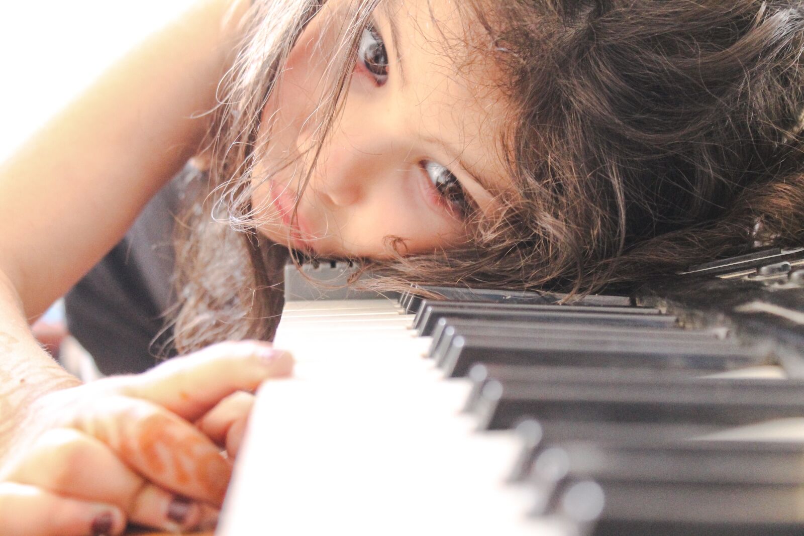 Canon EOS 1100D (EOS Rebel T3 / EOS Kiss X50) sample photo. Piano, music, girl photography