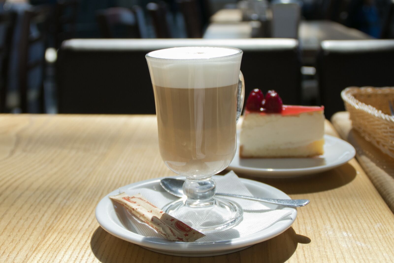 Canon EOS 7D Mark II sample photo. Coffee, latte, food photography