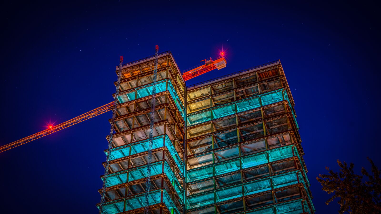 Sony a7 II + Sony FE 28-70mm F3.5-5.6 OSS sample photo. Skyscraper, night photograph, long photography