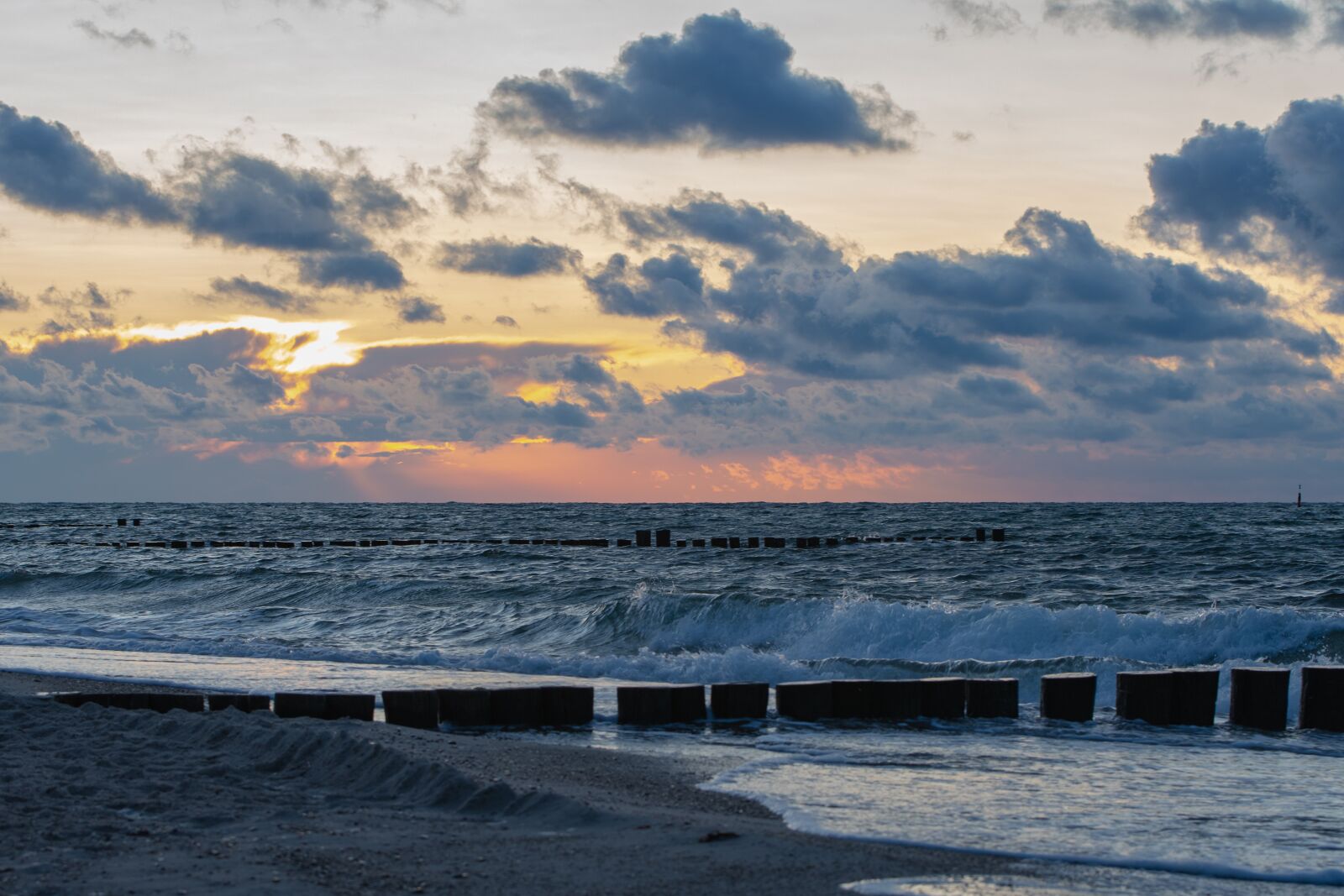 Nikon D500 sample photo. Clouds, evening, baltic sea photography