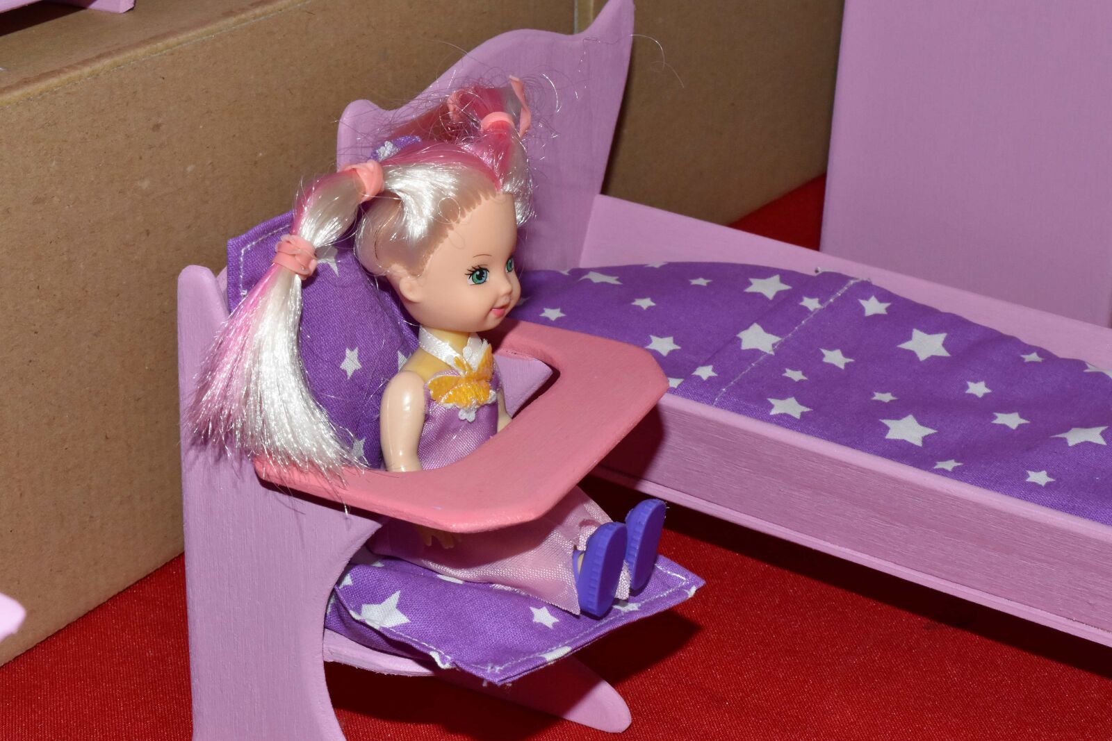 Nikon D5500 sample photo. Bed, bedroom, box, carton photography