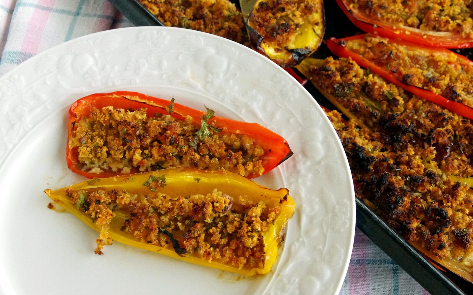 Pentax K-5 sample photo. Peppers, stuffed peppers, contour photography