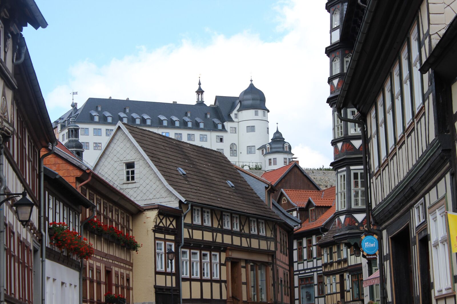 Canon EOS 600D (Rebel EOS T3i / EOS Kiss X5) sample photo. Historic center, fachwerkhaus, middle photography