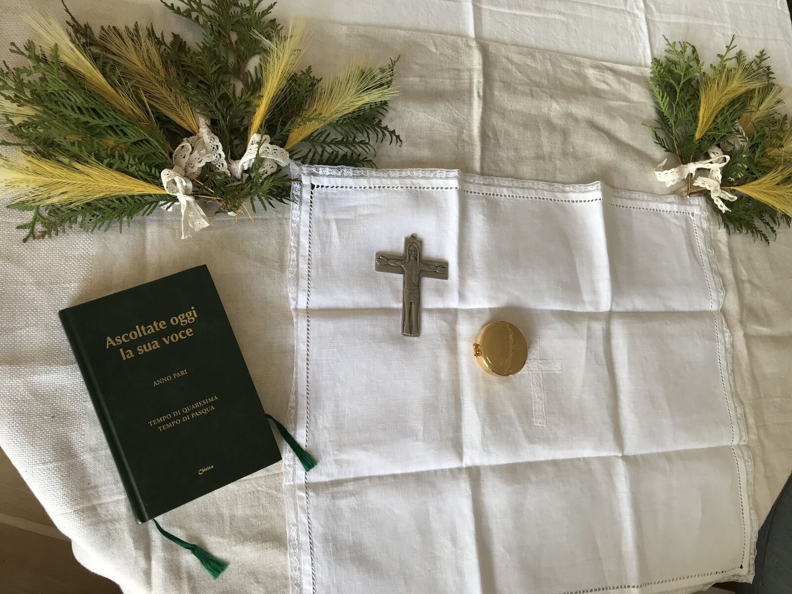 iPhone 7 back camera 3.99mm f/1.8 sample photo. Eucharist, sacrament, communion photography