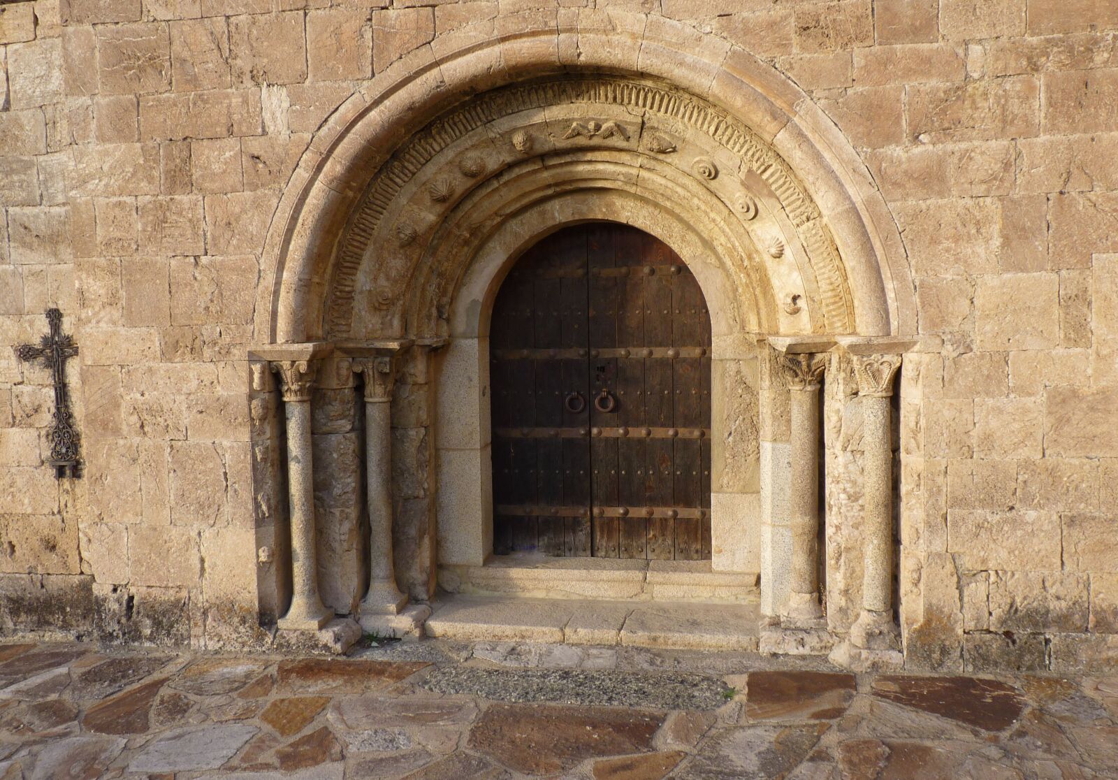 Panasonic Lumix DMC-FZ35 (Lumix DMC-FZ38) sample photo. Door, romanesque chapel, church photography
