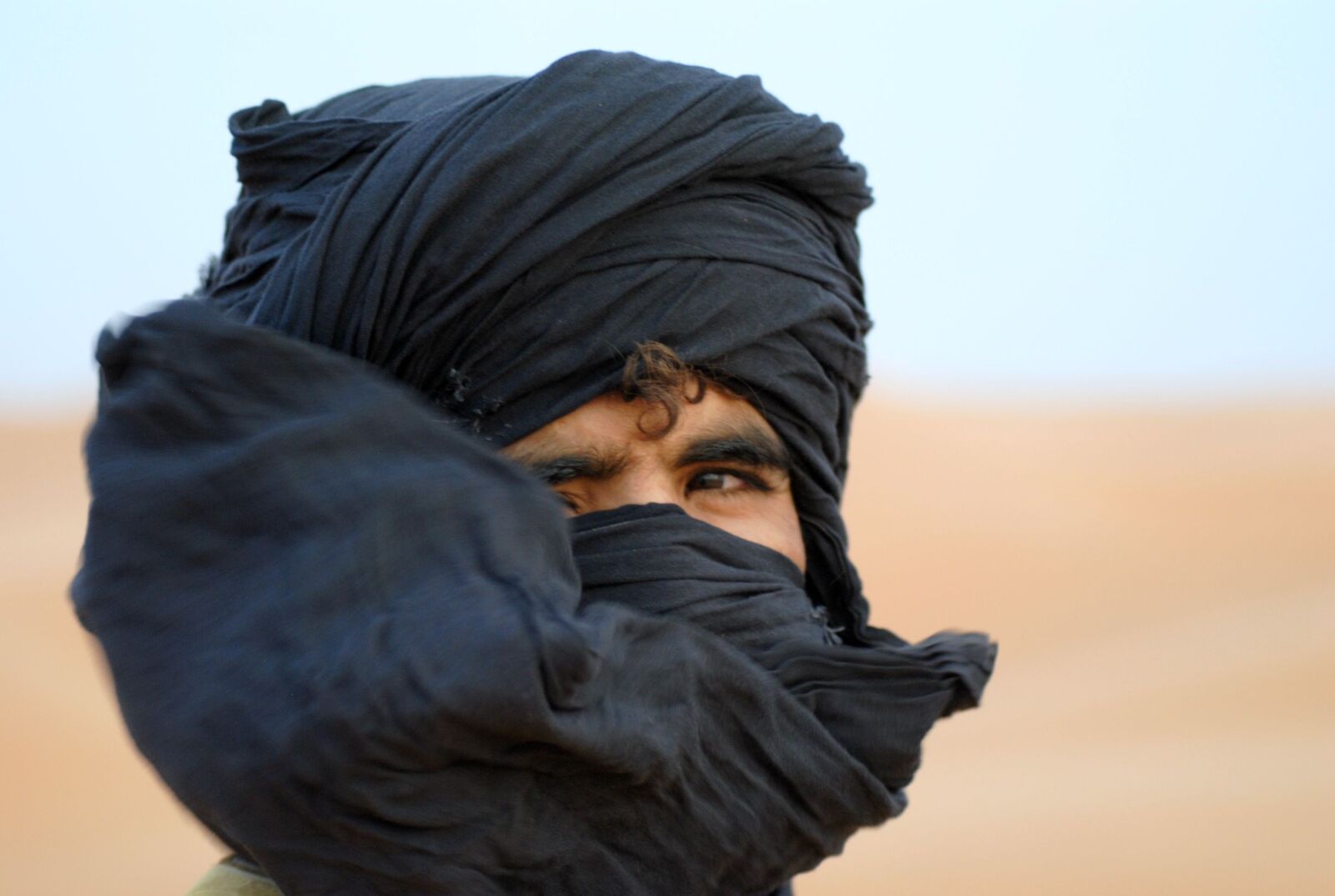 Nikon D3000 sample photo. Man, desert, moroccan photography