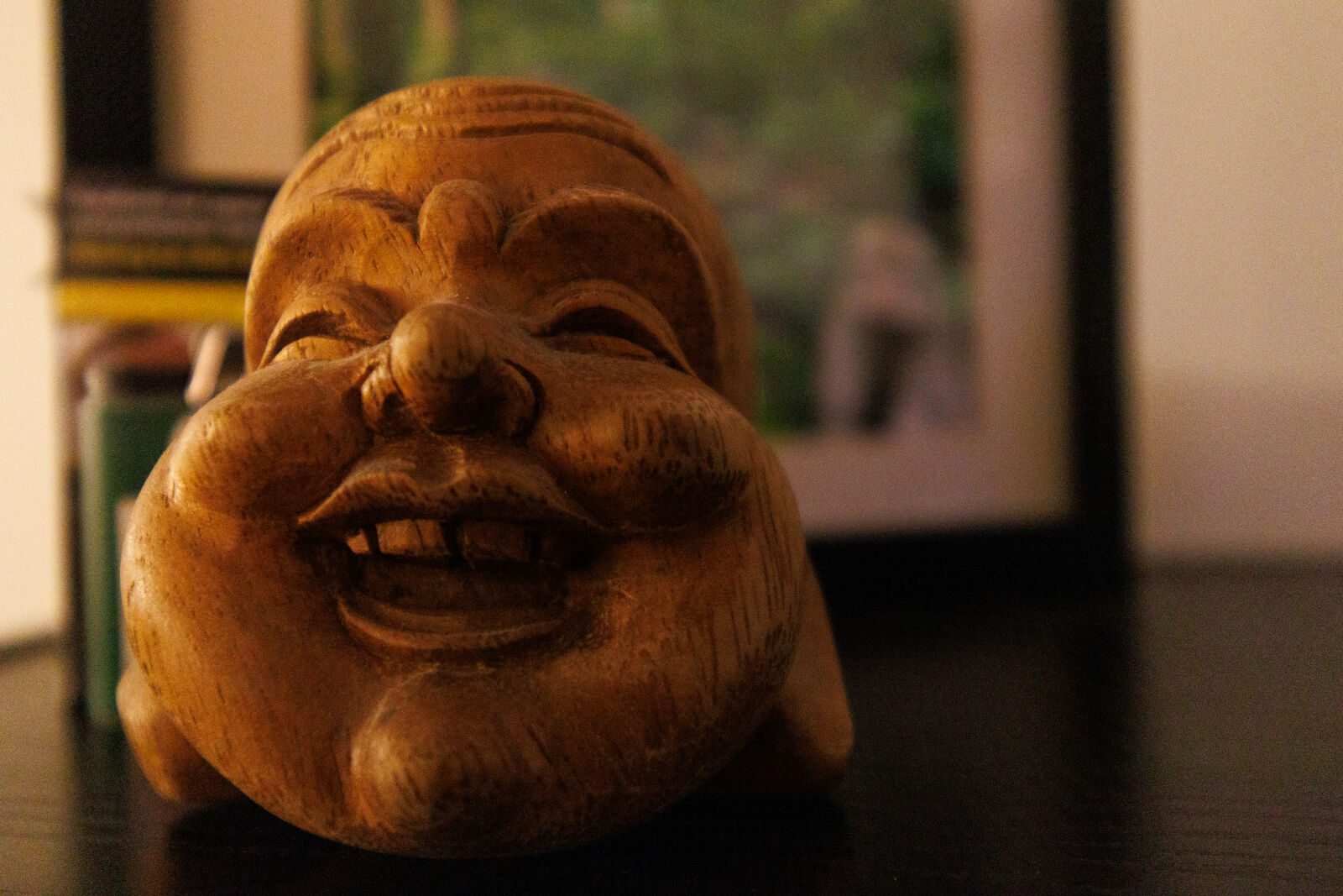 Canon EOS R7 sample photo. Smiling statue photography