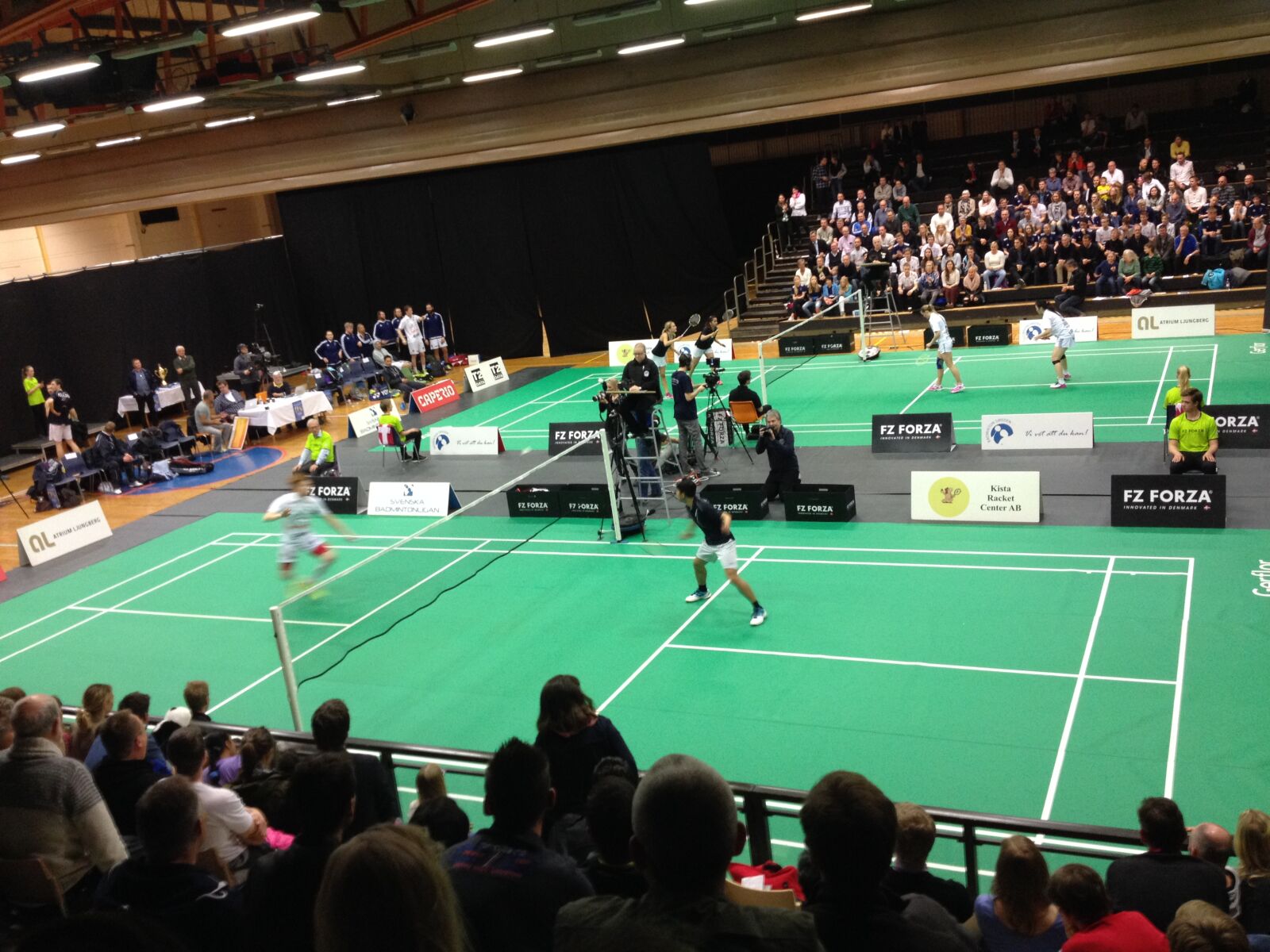iPhone 4S back camera 4.28mm f/2.4 sample photo. Badminton, tournament photography
