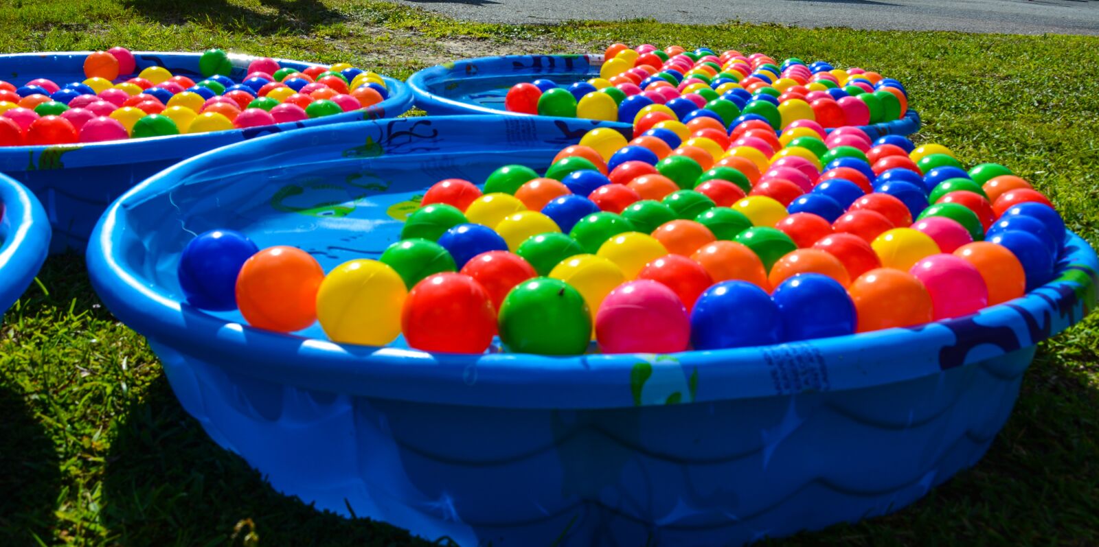 Nikon D5200 sample photo. Pool, balls, childhood photography