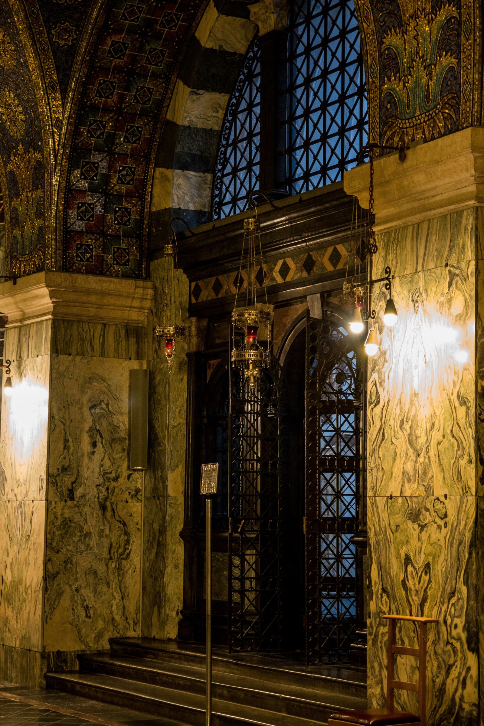 Canon EOS 70D sample photo. Aachen cathedral, church, chapel photography