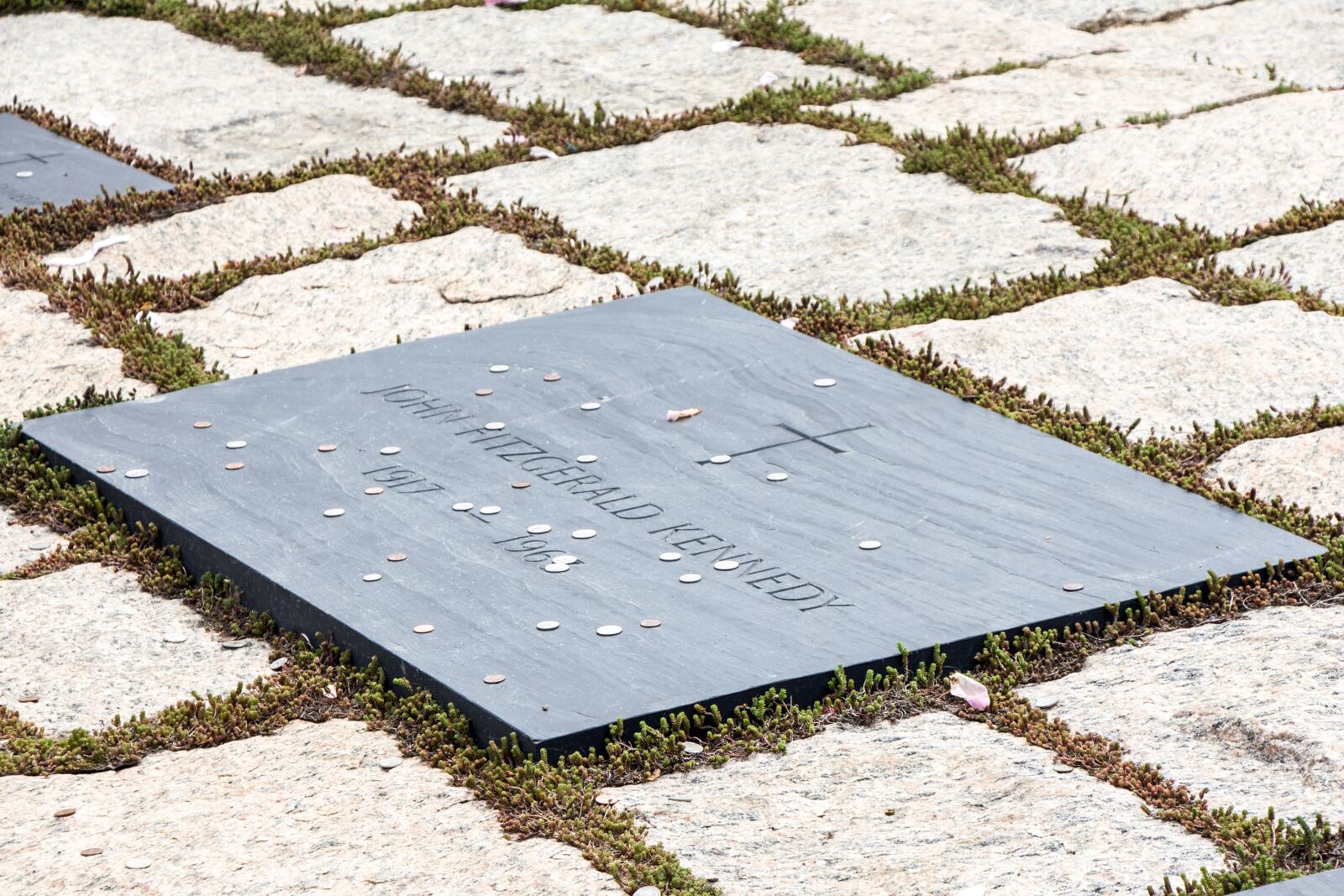 Canon EOS 650D (EOS Rebel T4i / EOS Kiss X6i) sample photo. Jfk, kennedy, gravestone photography