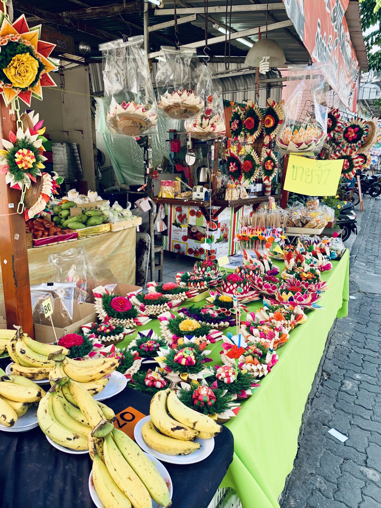 Apple iPhone XR sample photo. Floating flowers, bangkok, stand photography