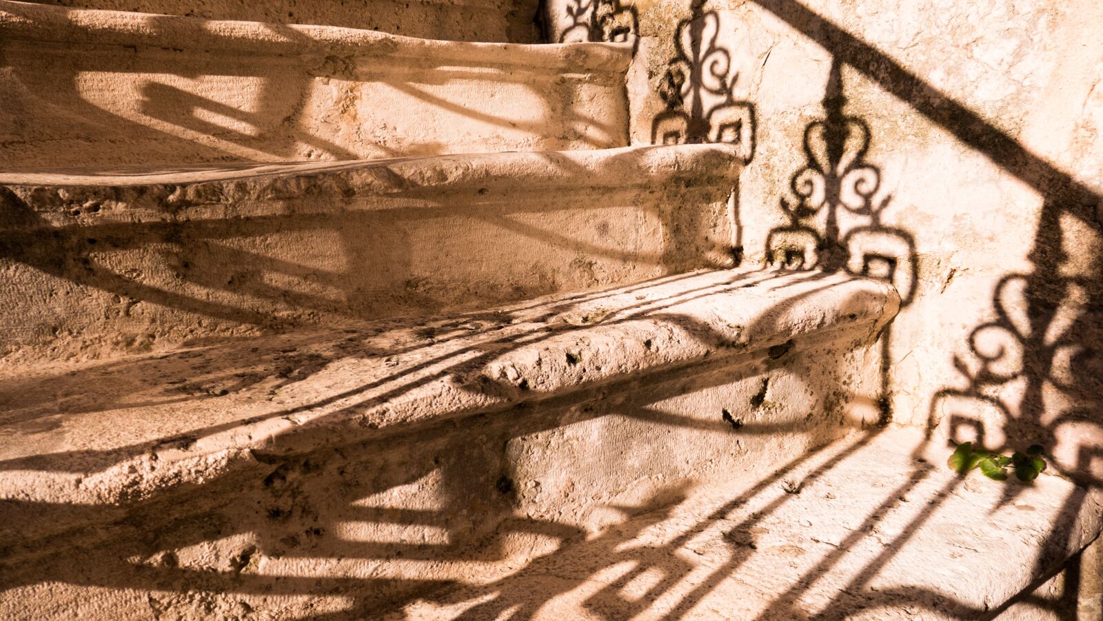 Canon PowerShot G3 X sample photo. Stairs, old stairs, shadow photography