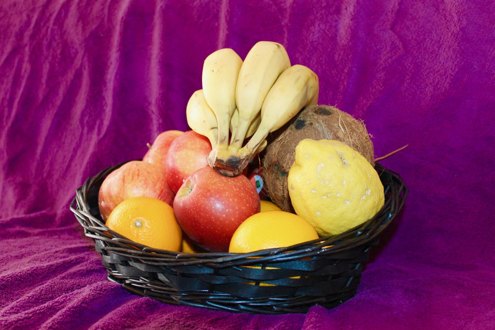 Canon EOS 1100D (EOS Rebel T3 / EOS Kiss X50) sample photo. Fruit, recycle bin, banana photography