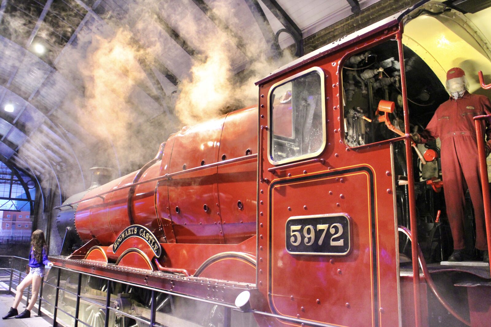 Canon EOS M2 + Canon EF-M 18-55mm F3.5-5.6 IS STM sample photo. Harry potter, hogwarts express photography