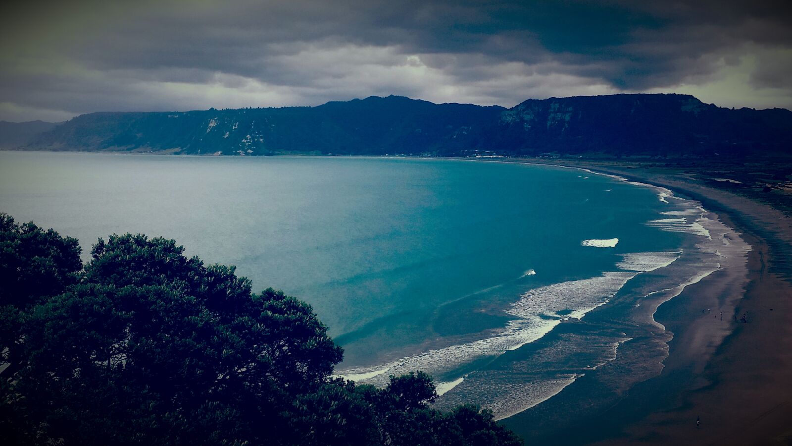 Samsung Galaxy S5 sample photo. Beach, black, blue, cliffs photography