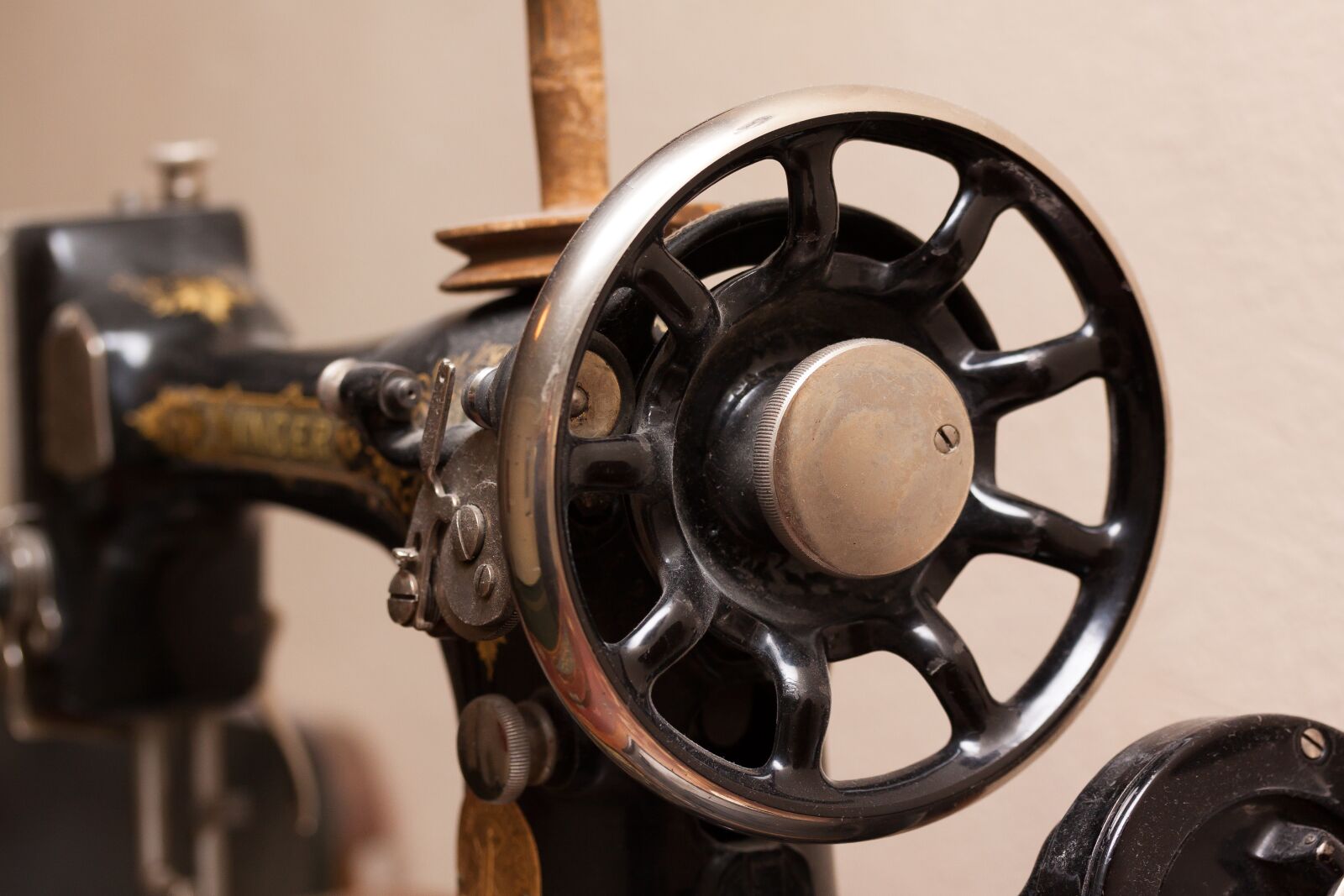 Canon EOS 50D sample photo. Sewing machine, singer, old photography