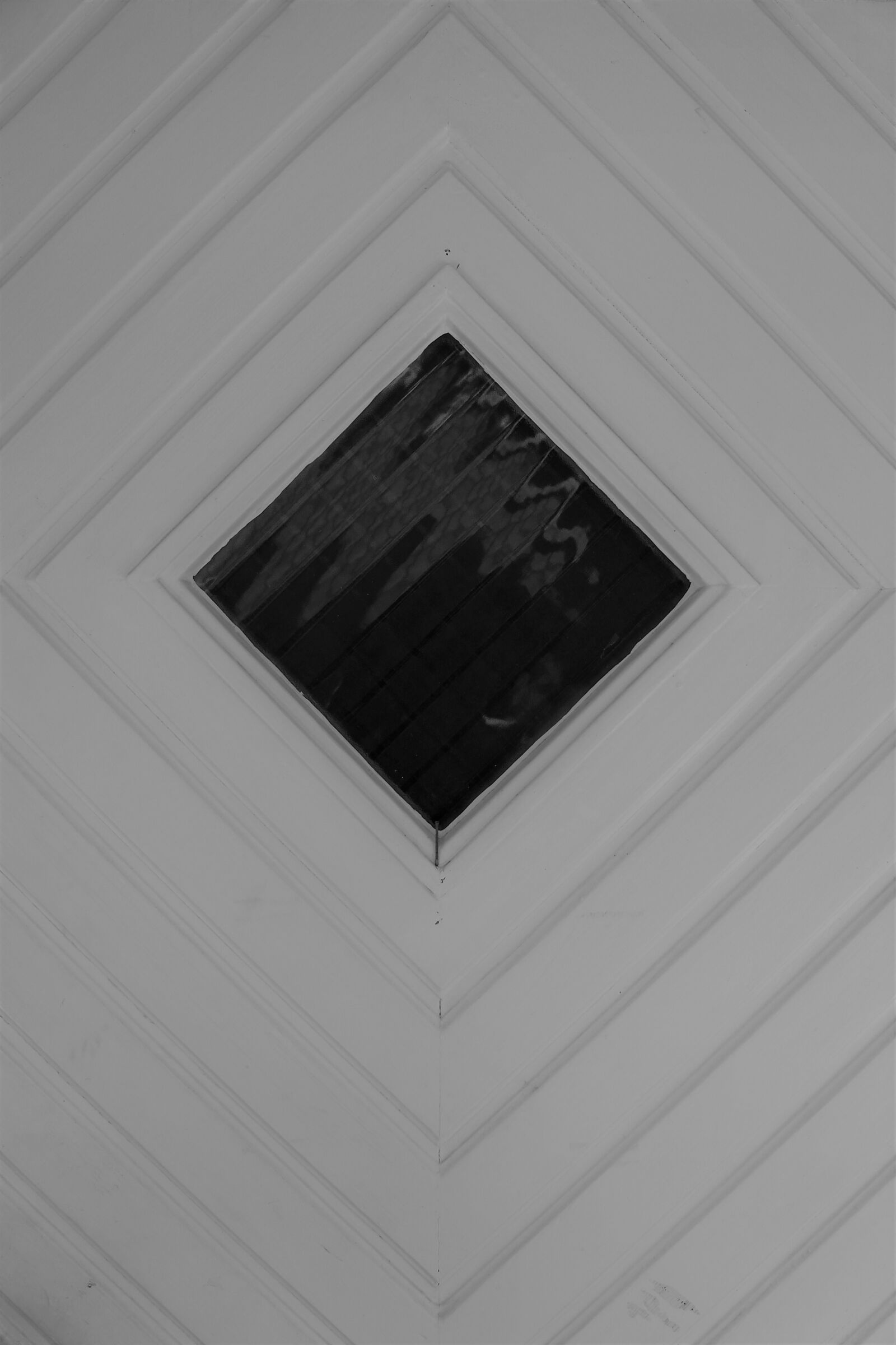 Canon EOS 500D (EOS Rebel T1i / EOS Kiss X3) sample photo. Door, white, diagonal photography