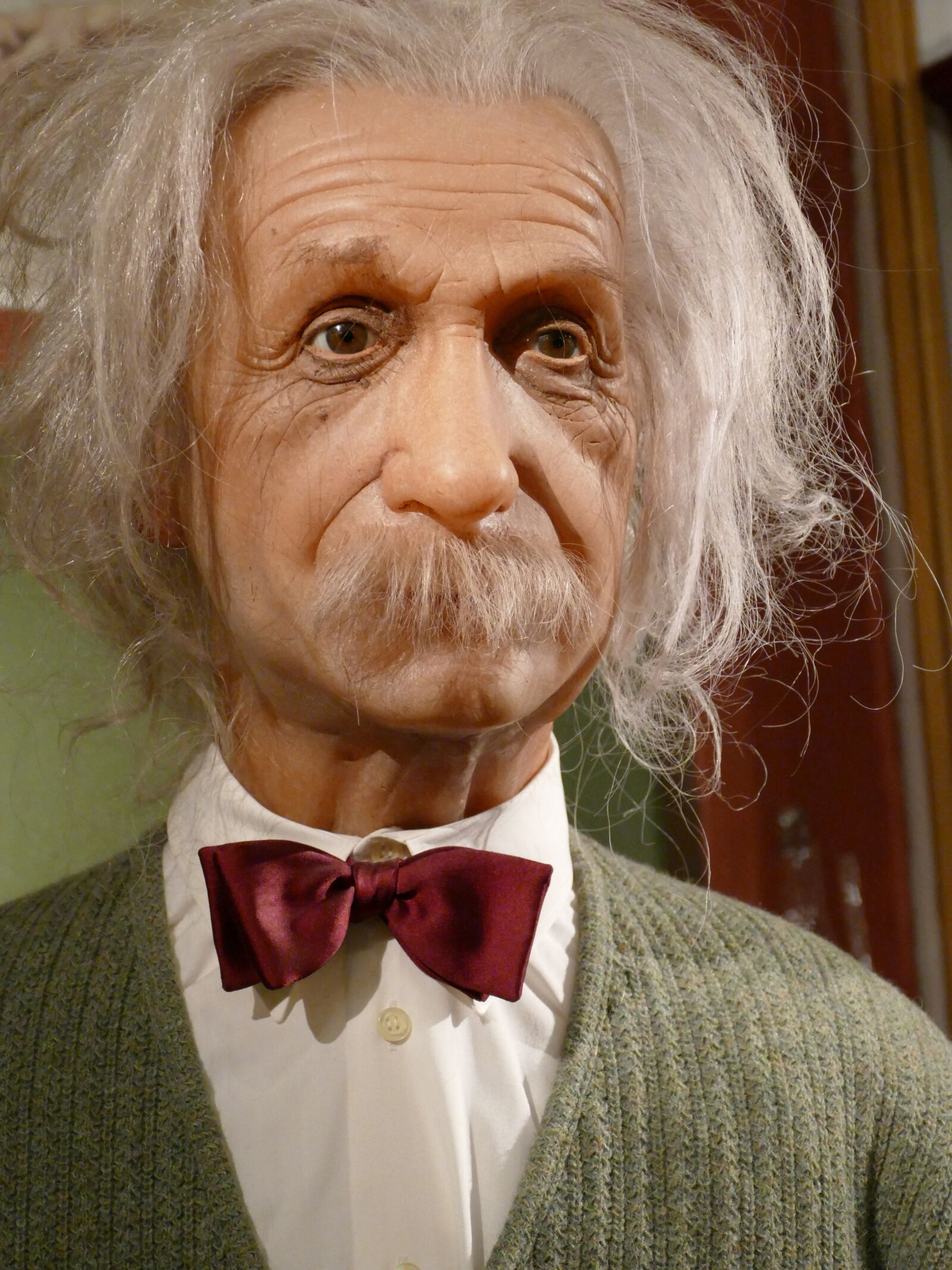 Panasonic Lumix DMC-FZ1000 sample photo. Albert einstein, wax figure photography