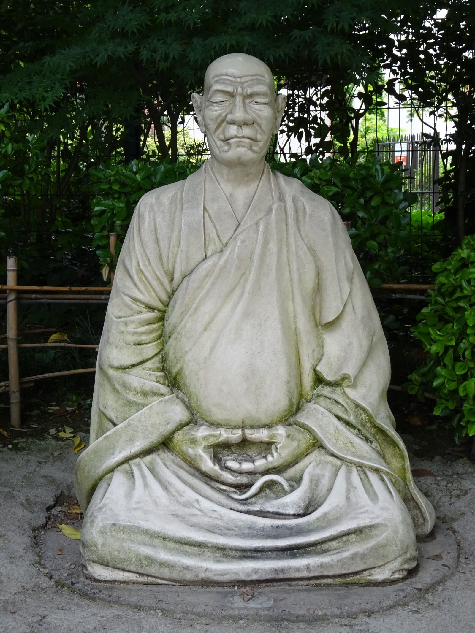 Sony DSC-HX60 sample photo. Zen, monk, statue photography
