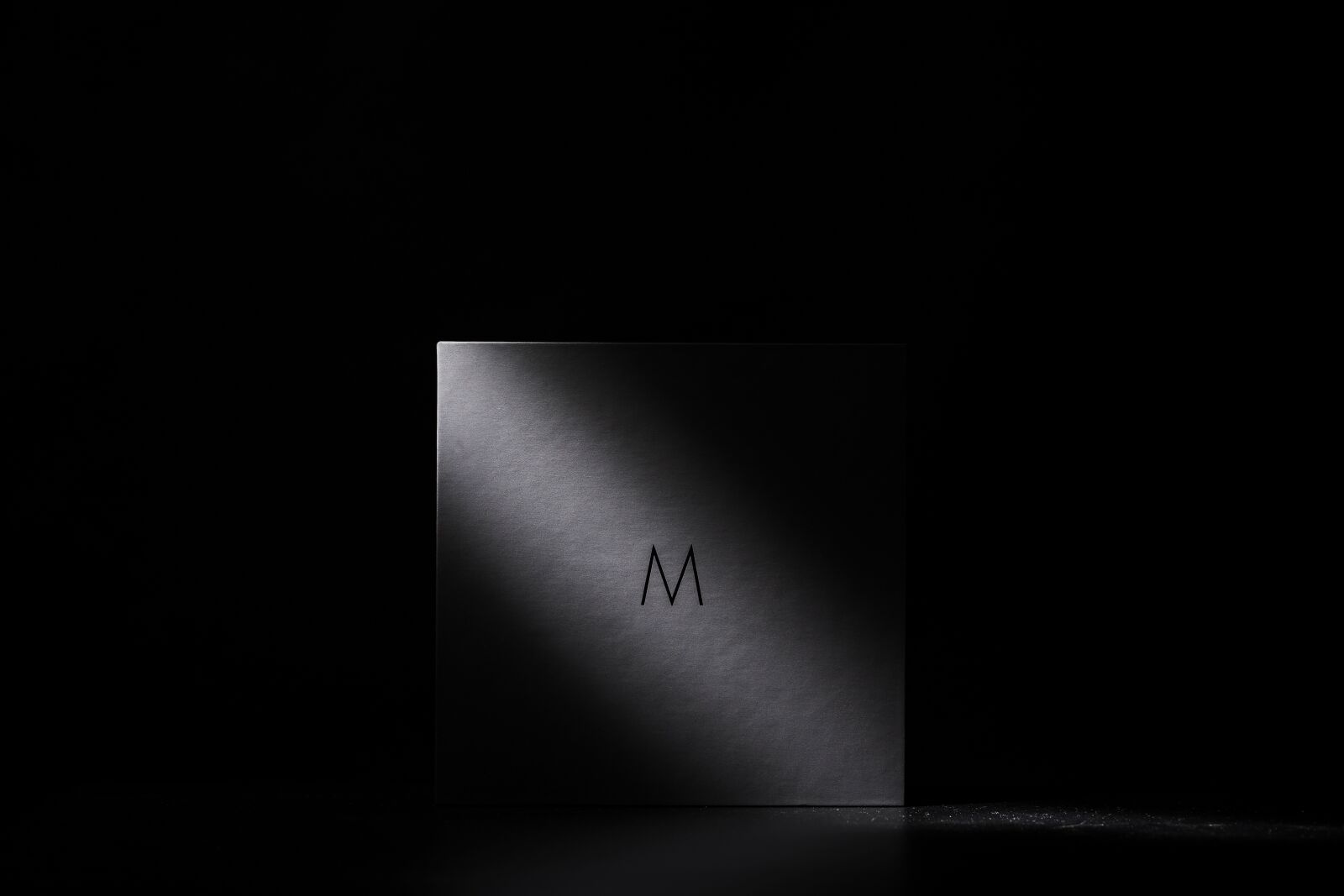 Canon EF 100mm F2.8L Macro IS USM sample photo. Dark, night, light photography
