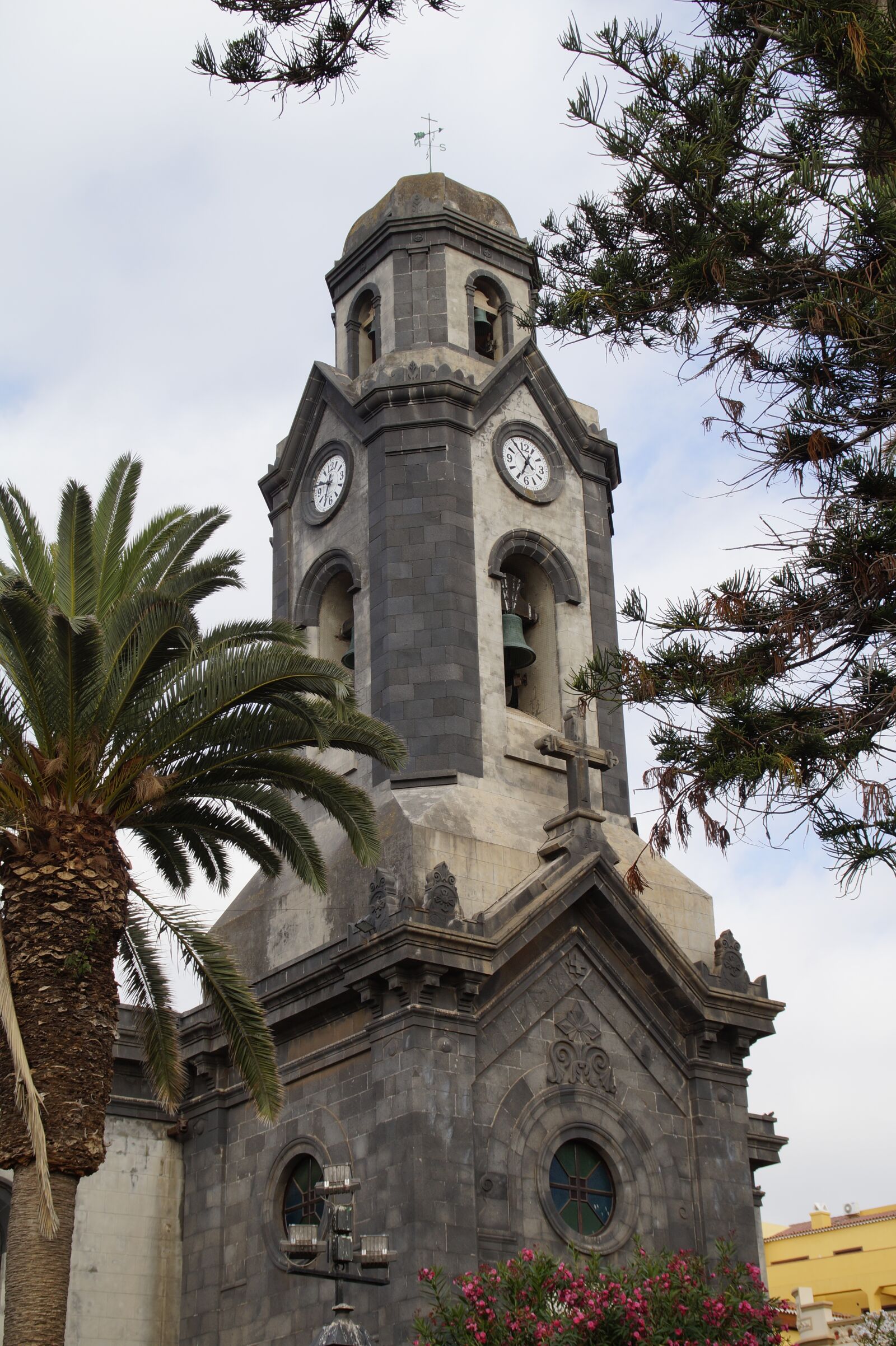 Sony SLT-A58 sample photo. Church, steeple, clock tower photography