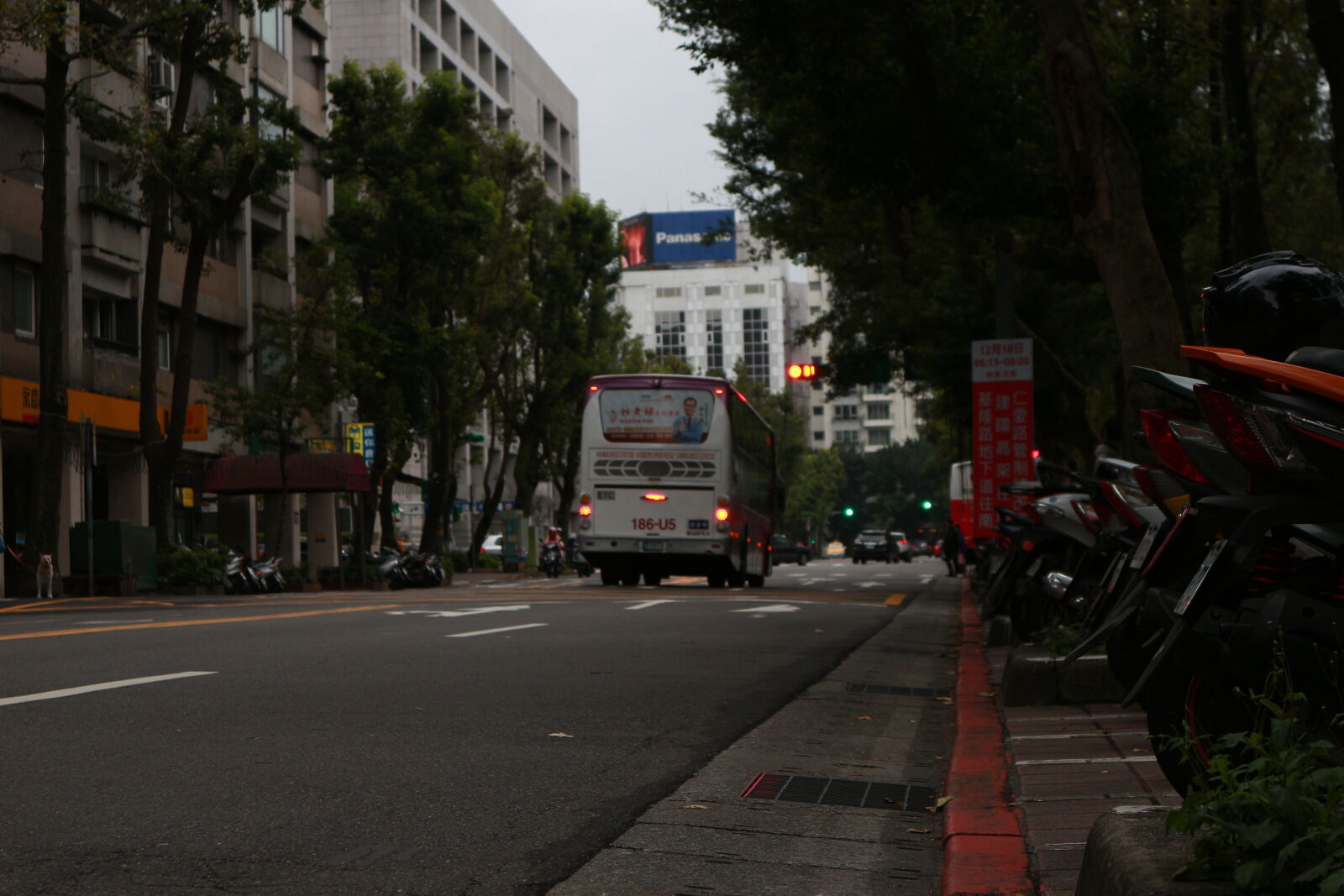 Canon EOS M sample photo. City, street photography