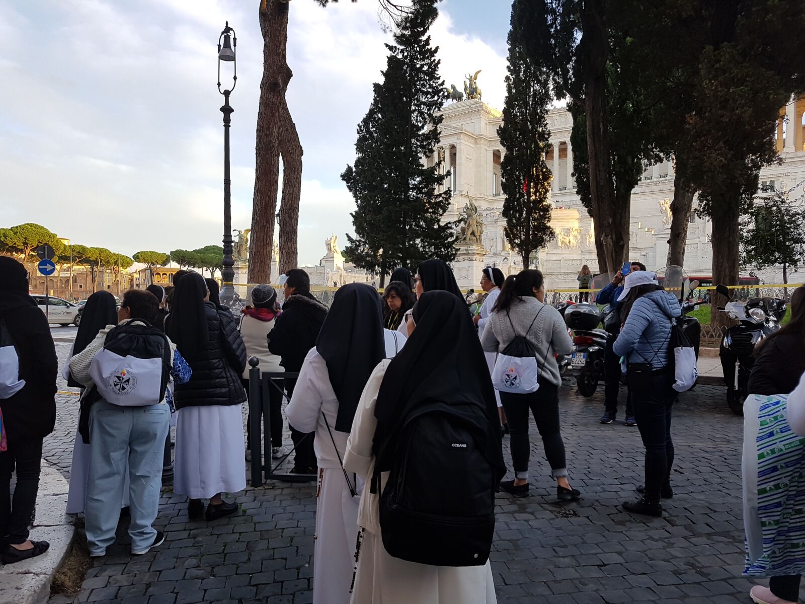 Samsung Galaxy S7 sample photo. Pilgrims, dominican, rome photography