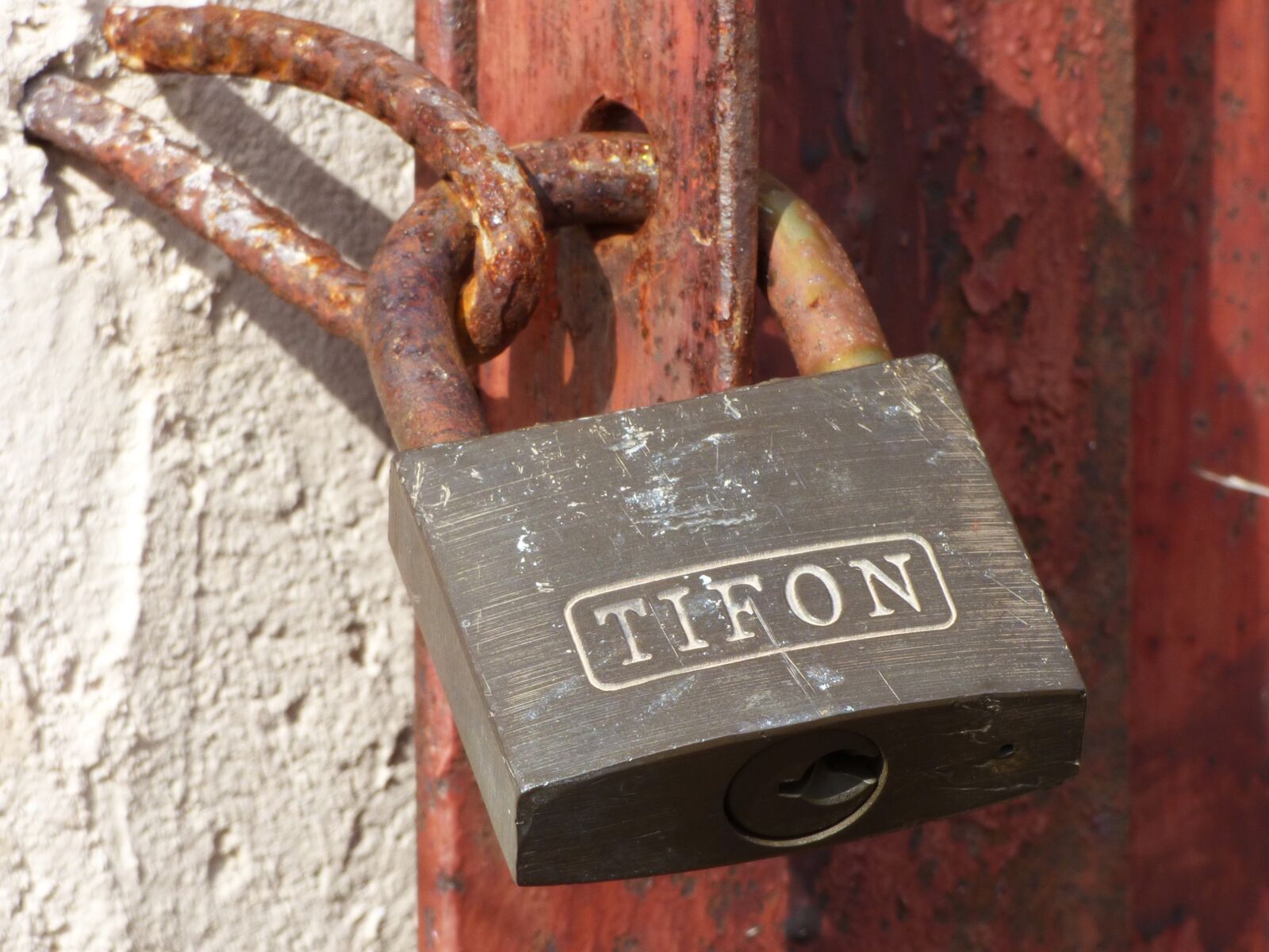 Panasonic Lumix DMC-FZ70 sample photo. Padlock, closed, forbidden photography