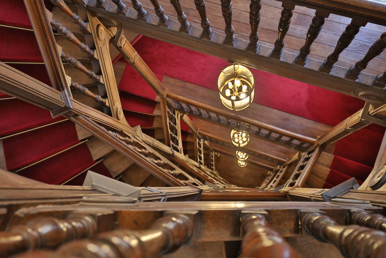 Canon EOS 5D Mark IV + Canon EF 16-35mm F4L IS USM sample photo. Staircase, paris, wood photography
