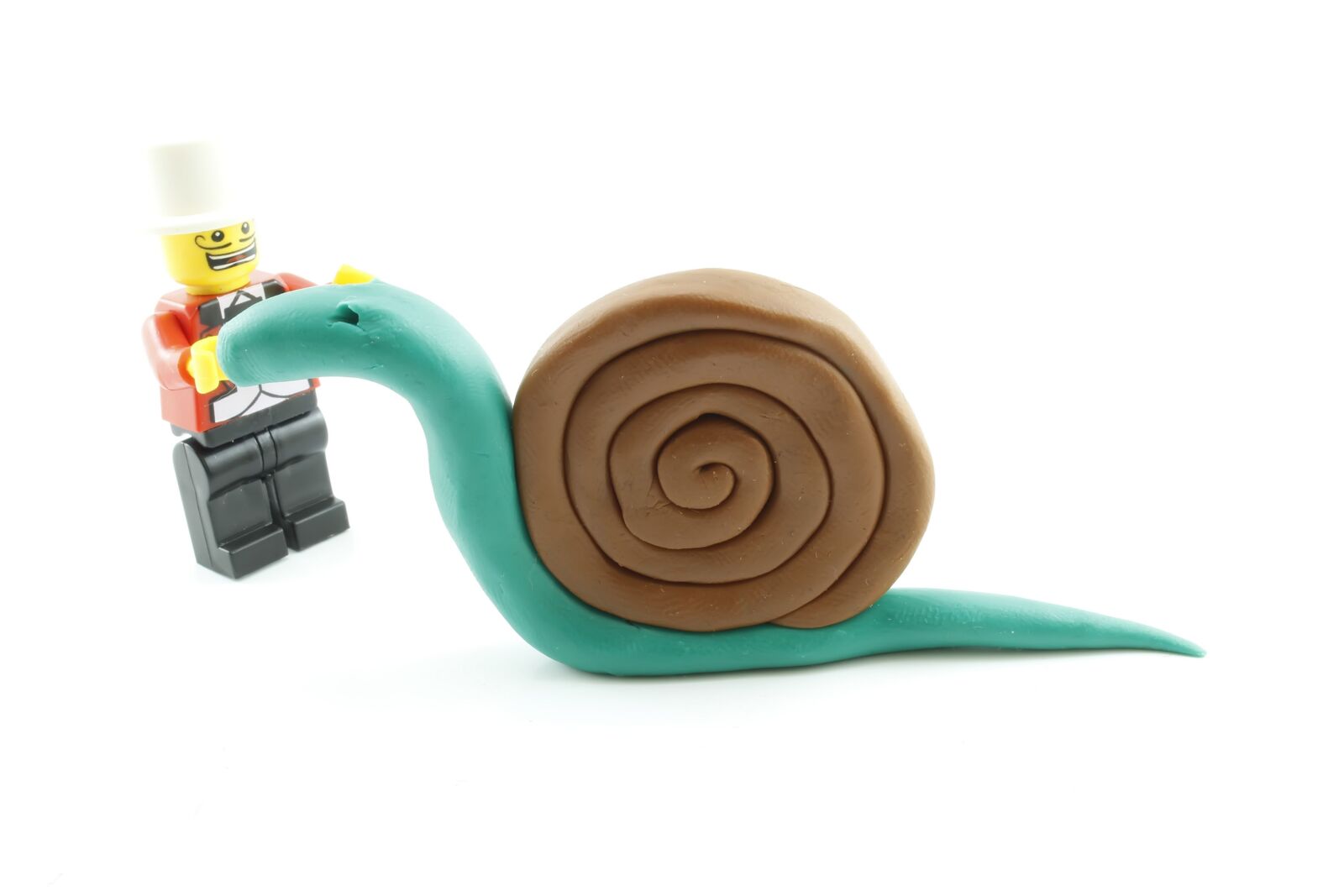 Canon EOS 1200D (EOS Rebel T5 / EOS Kiss X70 / EOS Hi) sample photo. Snail, plasticine, lego photography