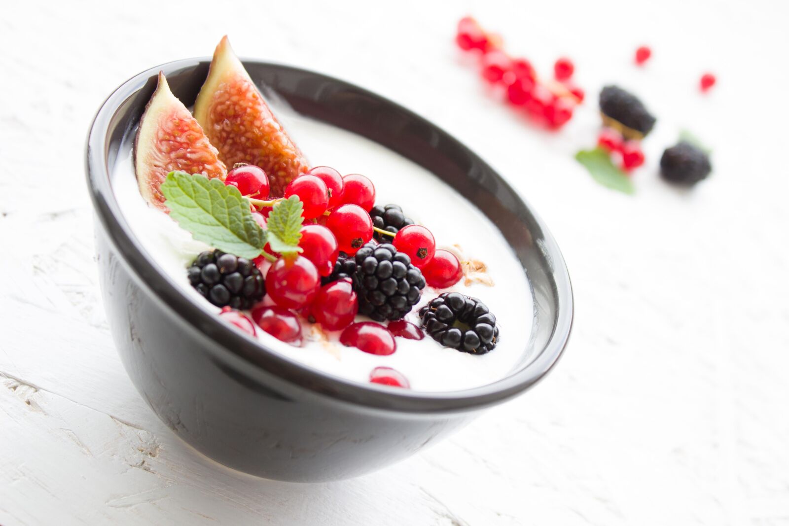 Canon EOS 600D (Rebel EOS T3i / EOS Kiss X5) sample photo. Yogurt, berries, fig photography