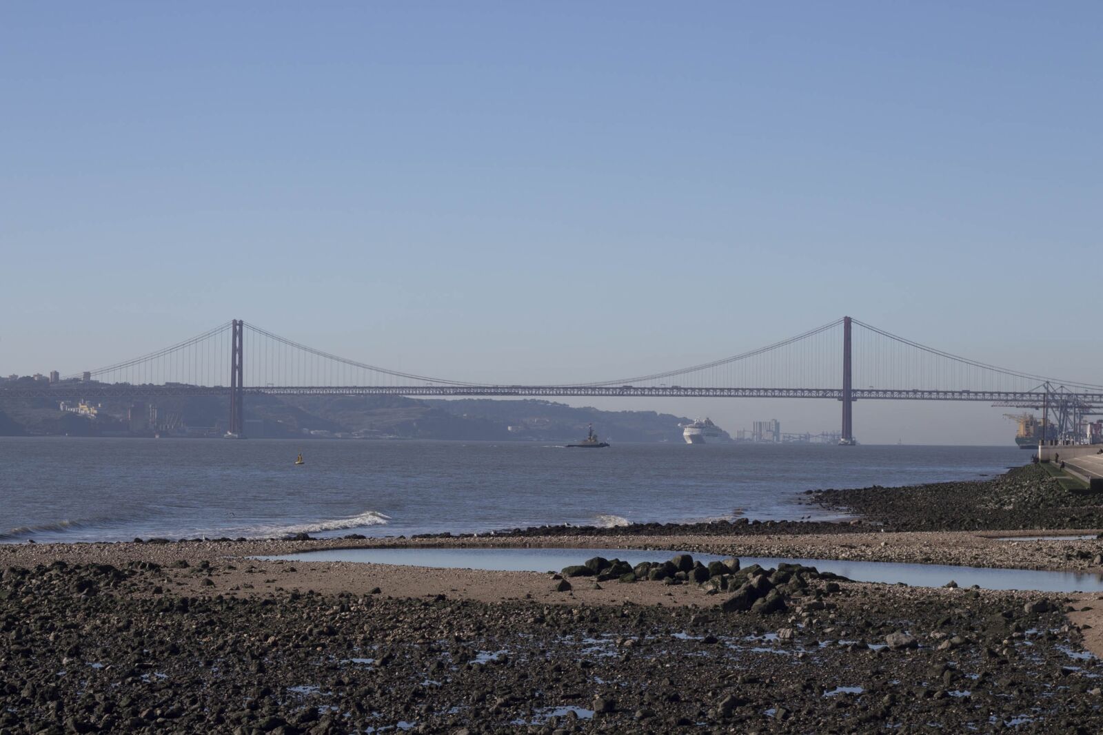 Canon EOS 650D (EOS Rebel T4i / EOS Kiss X6i) + Canon EF 50mm F1.8 II sample photo. Lisbon, sun, bridge photography
