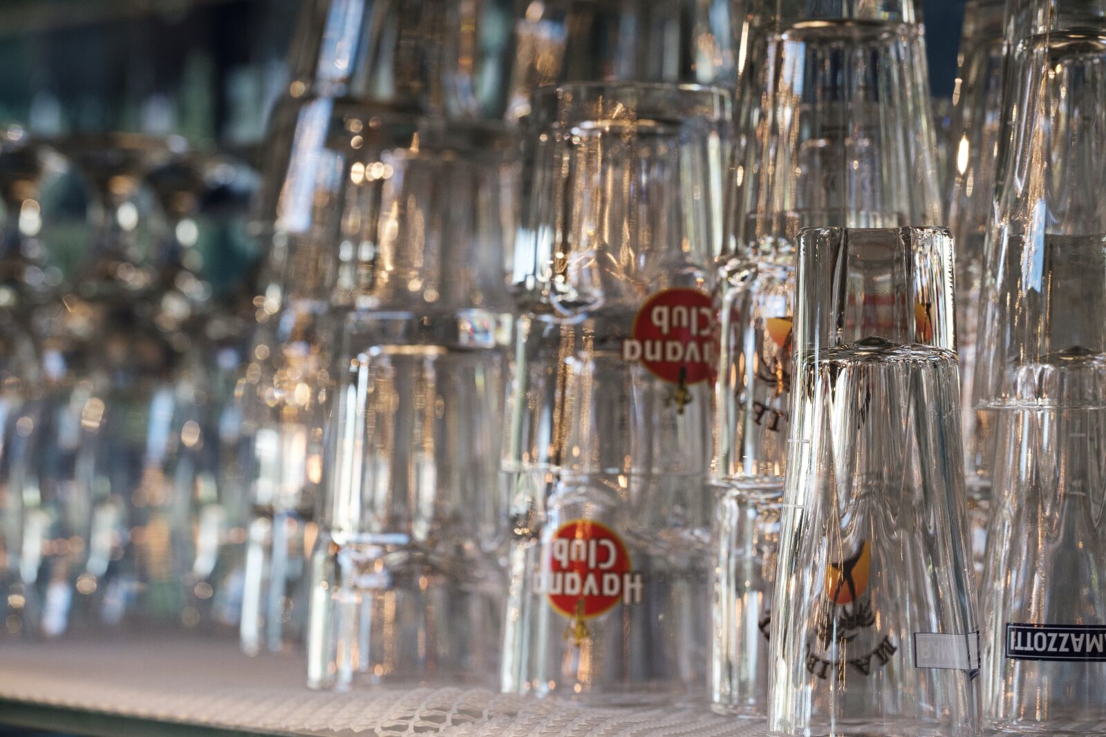 Fujifilm X-T2 + Fujifilm XF 80mm F2.8 R LM OIS WR Macro sample photo. Restaurant, gastronomy, bar photography