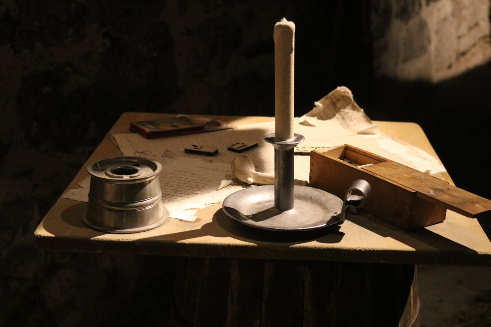 Canon EOS 750D (EOS Rebel T6i / EOS Kiss X8i) sample photo. Letter, domino, candle photography