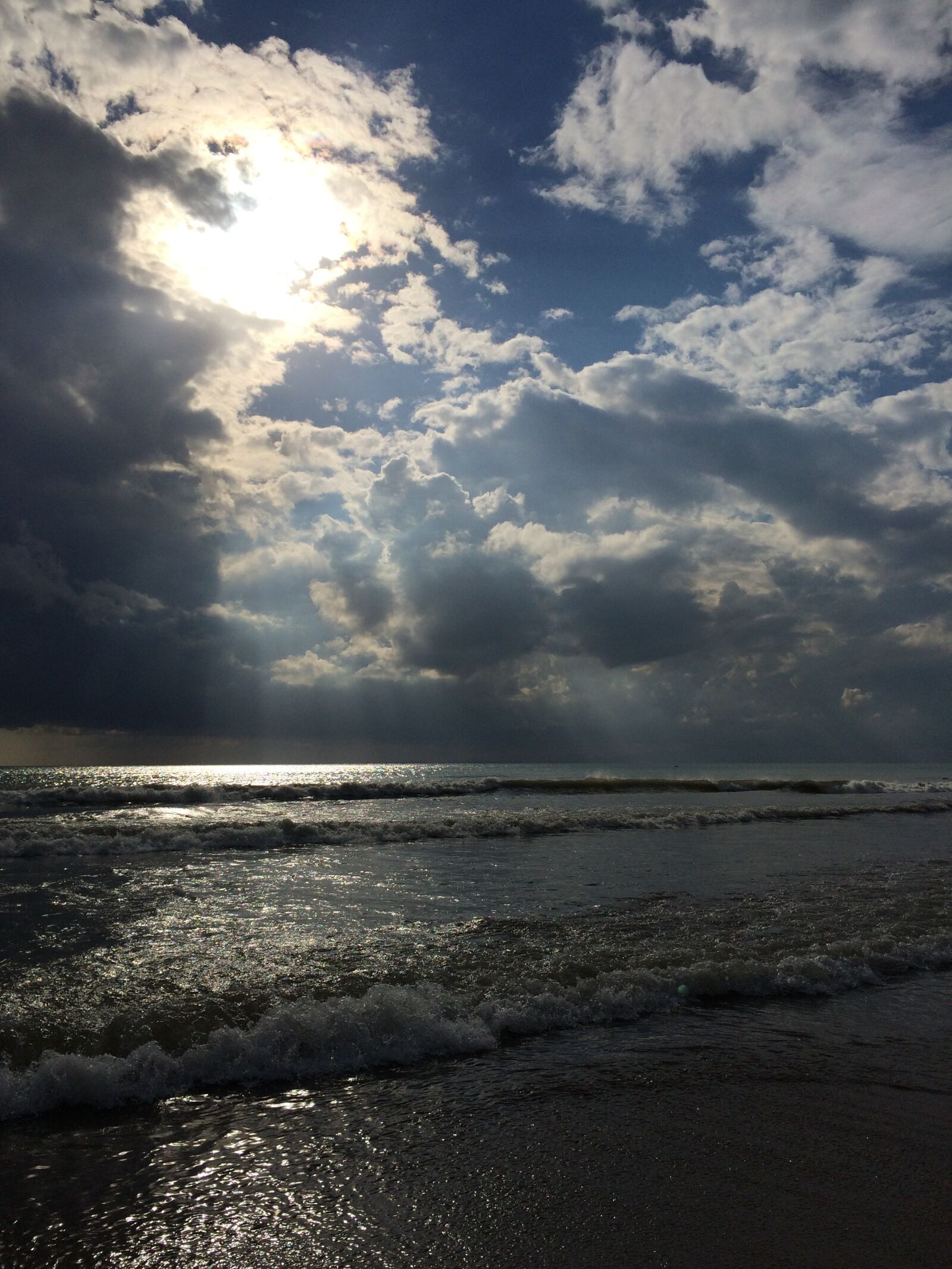 iPhone 5s back camera 4.15mm f/2.2 sample photo. Sea, clouds, beach photography