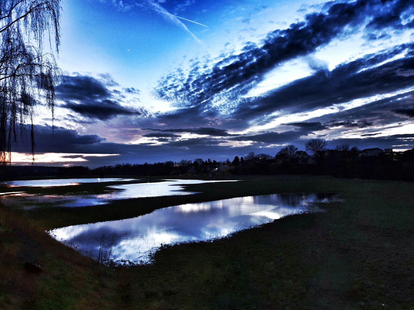 Samsung Galaxy S9 sample photo. Sunrise, light, lake photography