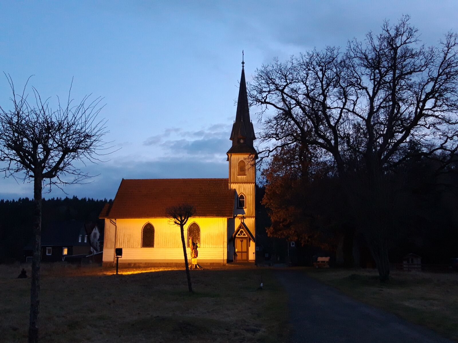 Samsung Galaxy A6 sample photo. Church, night, winter photography