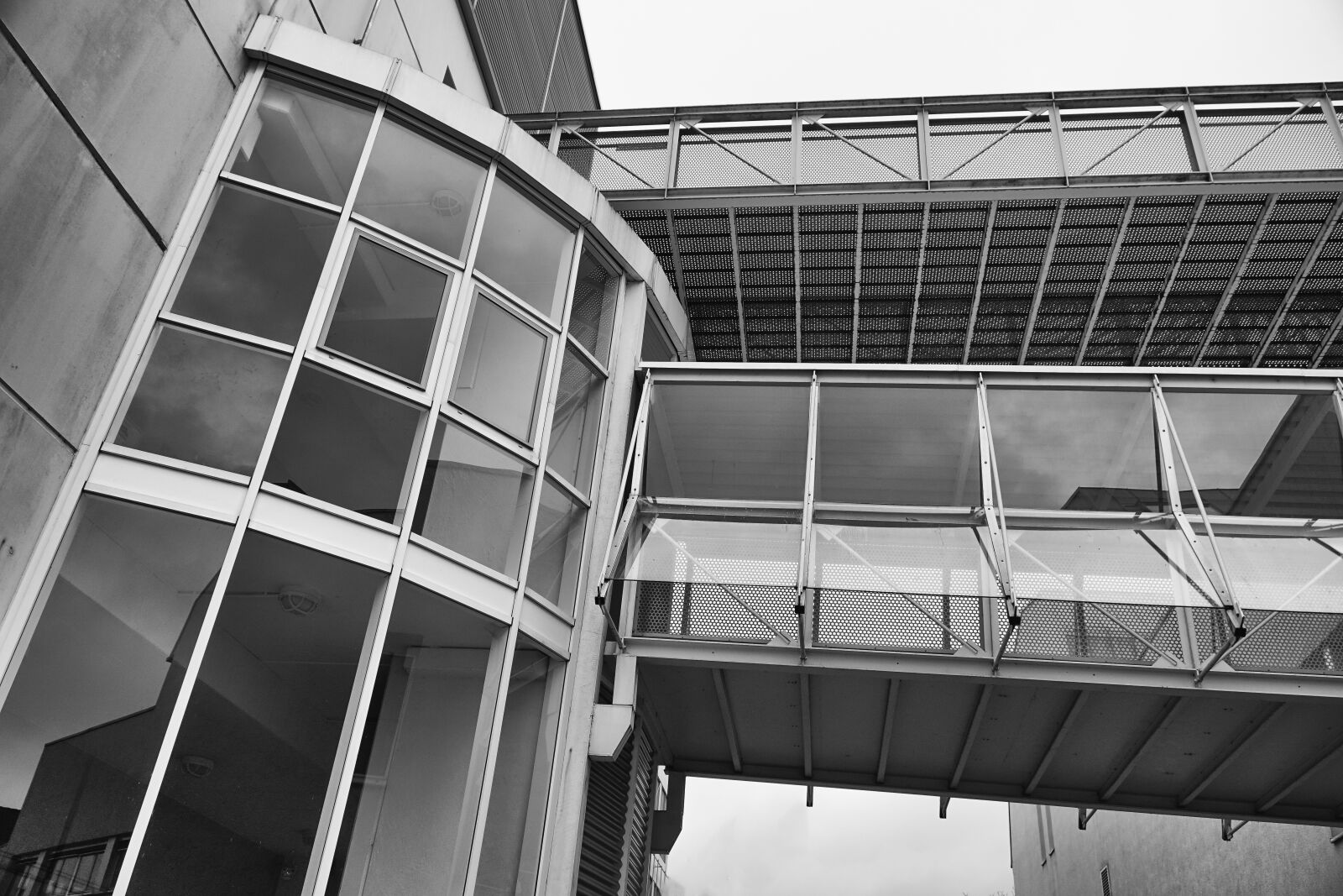 Sony a6000 + Sony E PZ 18-105mm F4 G OSS sample photo. Architecture, modern, building photography