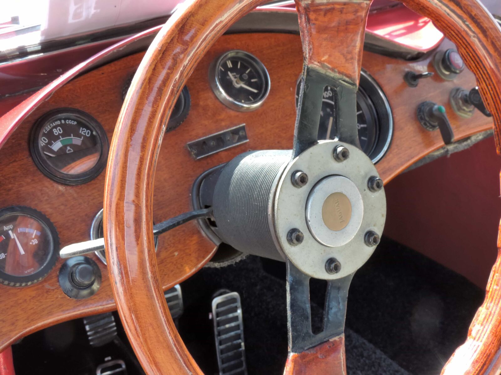 Nikon Coolpix P520 sample photo. Steering wheel, wooden, automobile photography