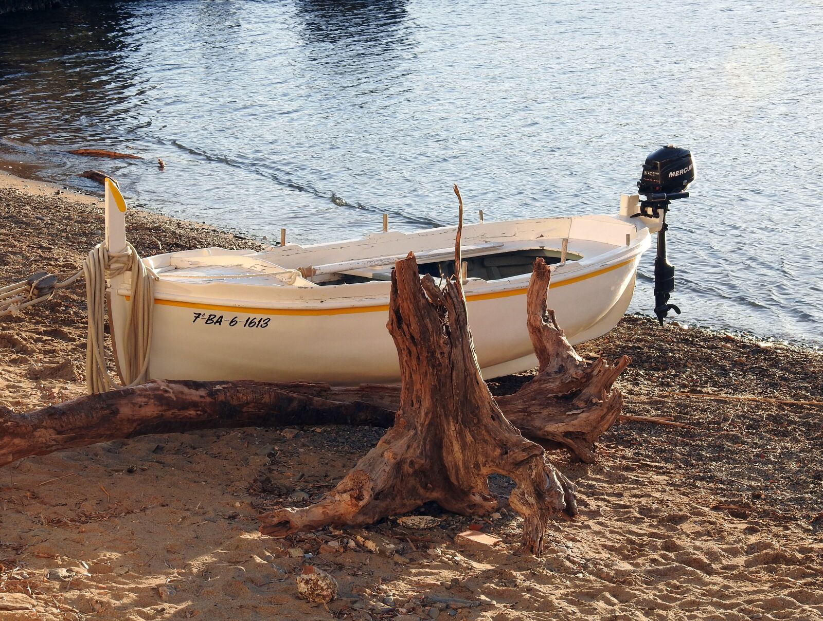 Nikon Coolpix P900 sample photo. Boat, beach, sand photography