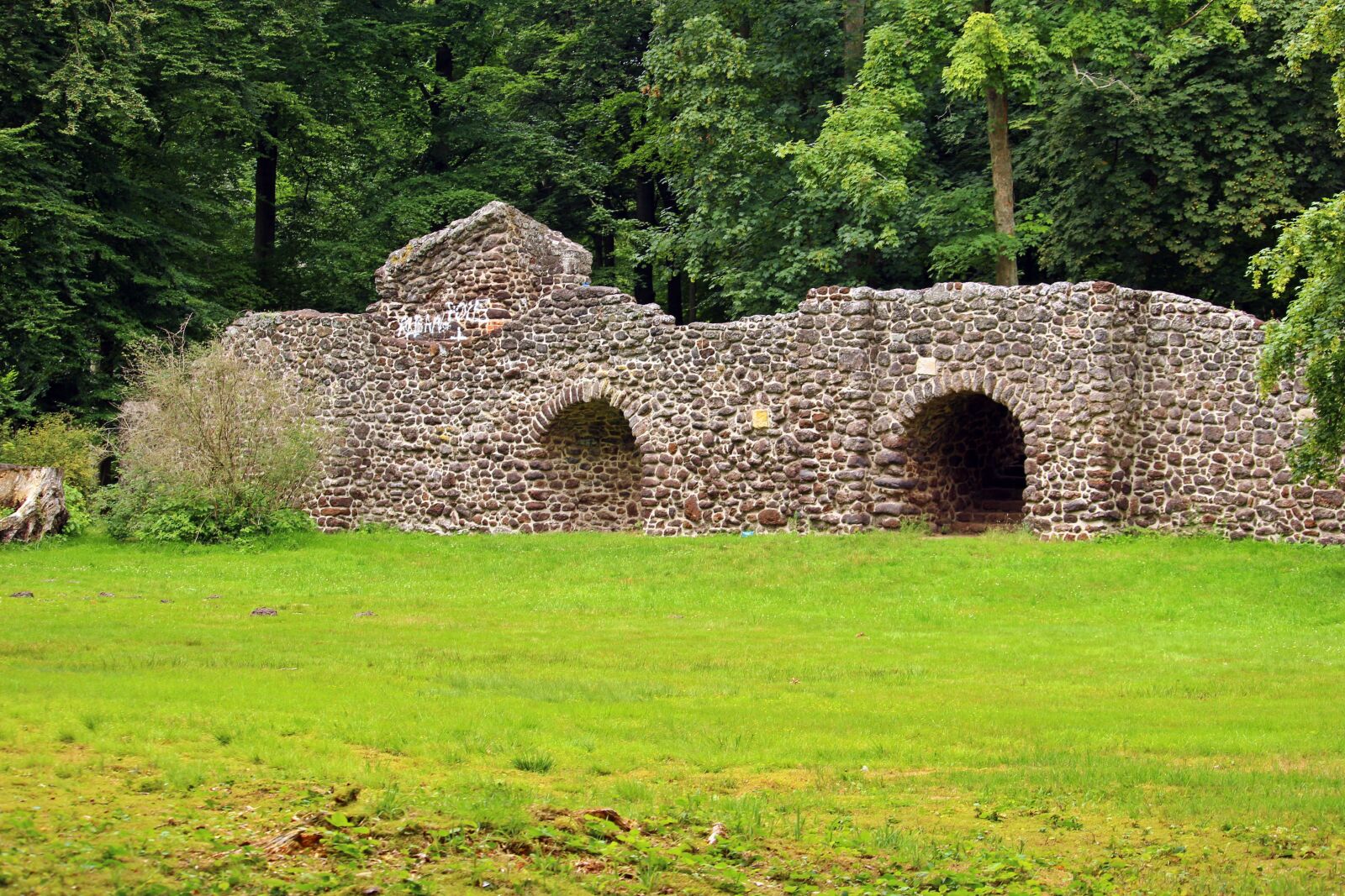 Canon EOS 100D (EOS Rebel SL1 / EOS Kiss X7) sample photo. Ruin, wall, goal photography