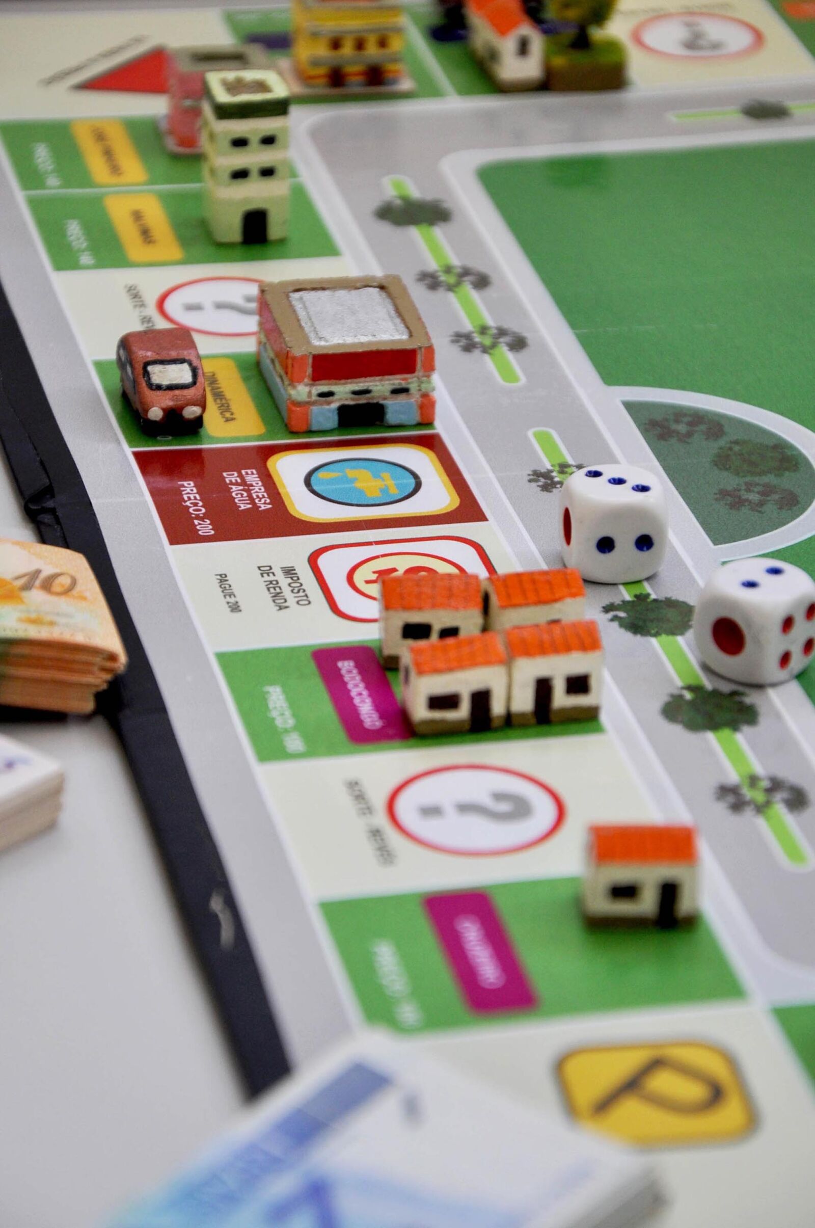 Nikon D90 sample photo. Monopoly custon, bank real photography