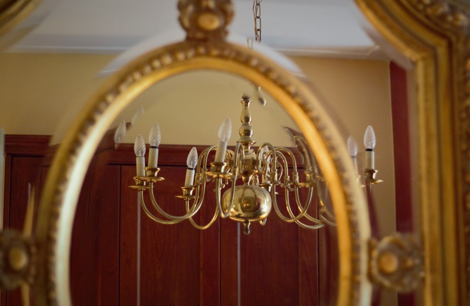 Canon EOS 600D (Rebel EOS T3i / EOS Kiss X5) sample photo. Mirror, classic, lamp photography